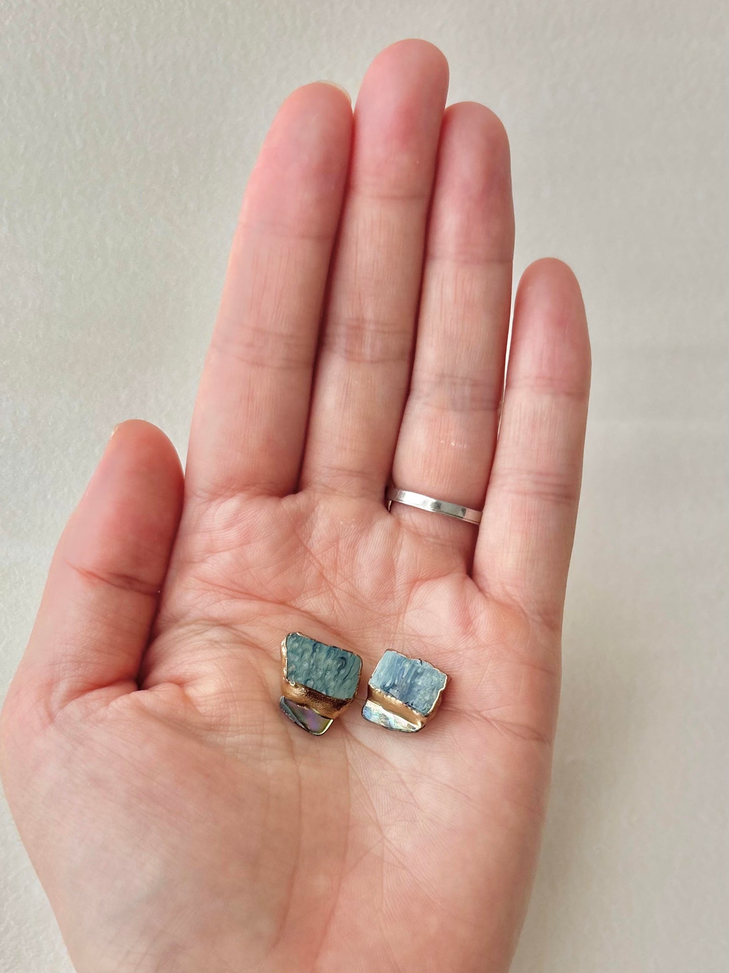 【金具が選べる】萩焼　金継ぎ　ピアス　イヤリング　藍色　アバロンシェル　天然石　伝統工芸　＃600