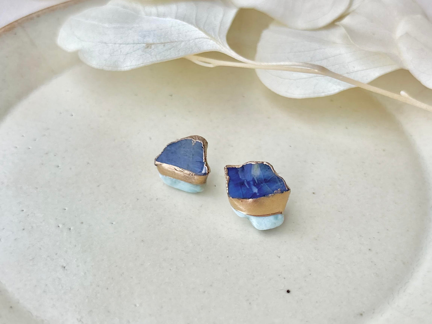 【金具が選べる】萩焼　金継ぎ　ピアス　イヤリング　藍色　ラリマー　天然石　伝統工芸　＃602