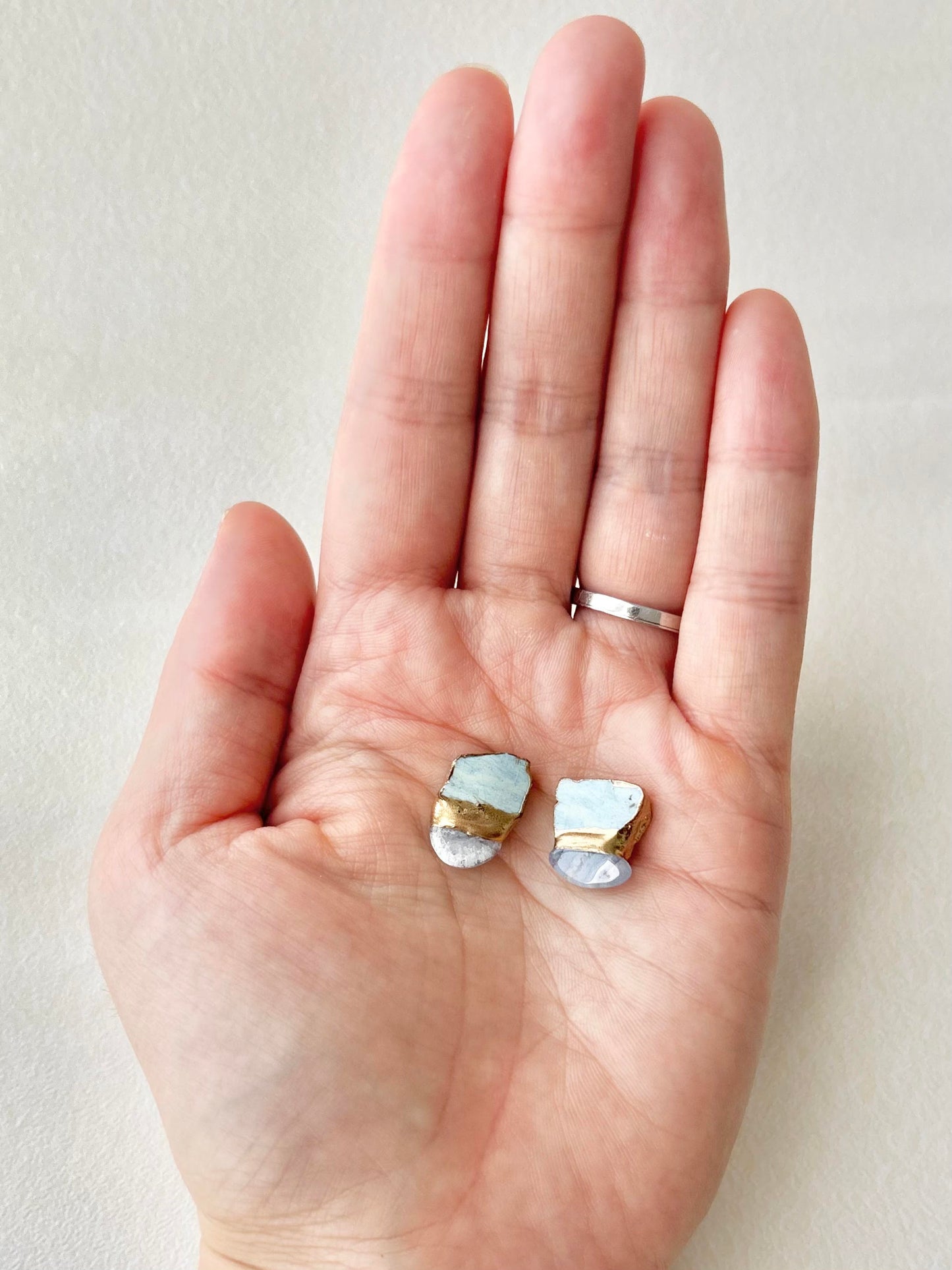 【金具が選べる】萩焼　金継ぎ　ピアス　イヤリング　水色　ブルーレースアゲート　天然石　伝統工芸　＃601