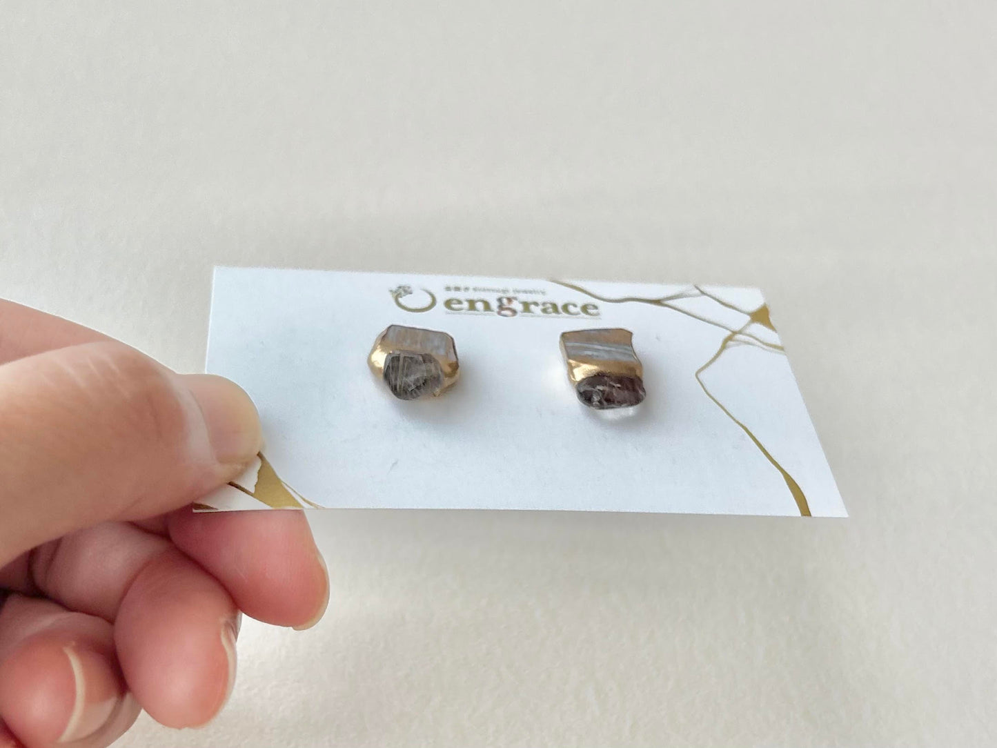【金具が選べる】有田焼　金継ぎ　ピアス　イヤリング　グレー　ゴールド　ゴールドルチルクォーツ　天然石　伝統工芸　＃603