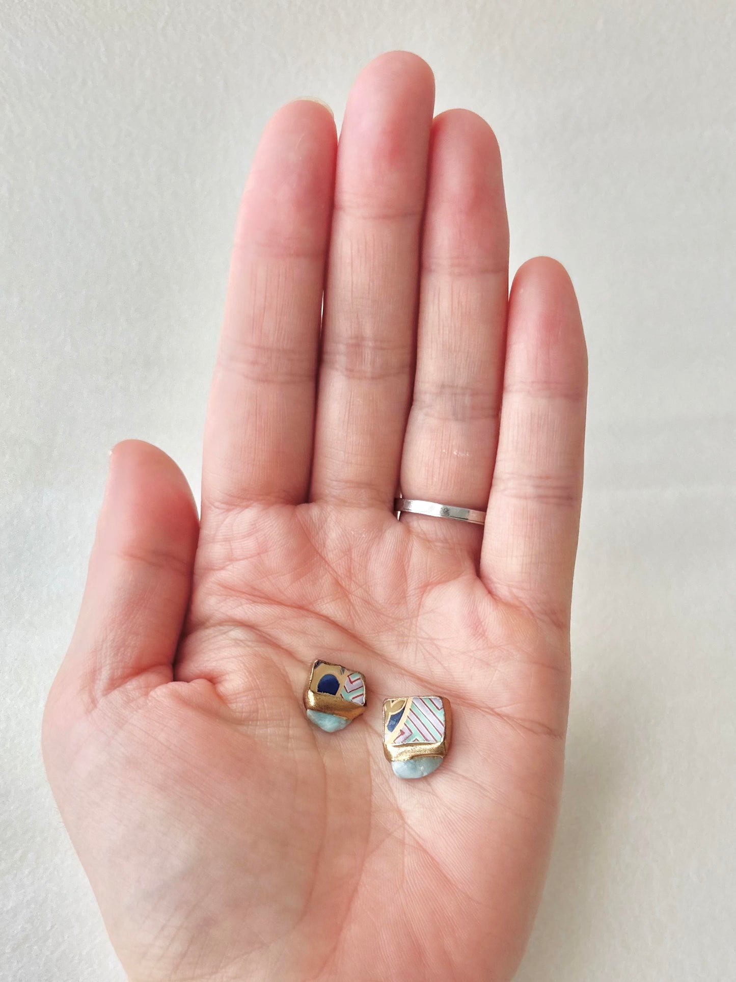 【金具が選べる】有田焼　金継ぎ　ピアス　イヤリング　和柄　ラリマー　天然石　伝統工芸　＃604