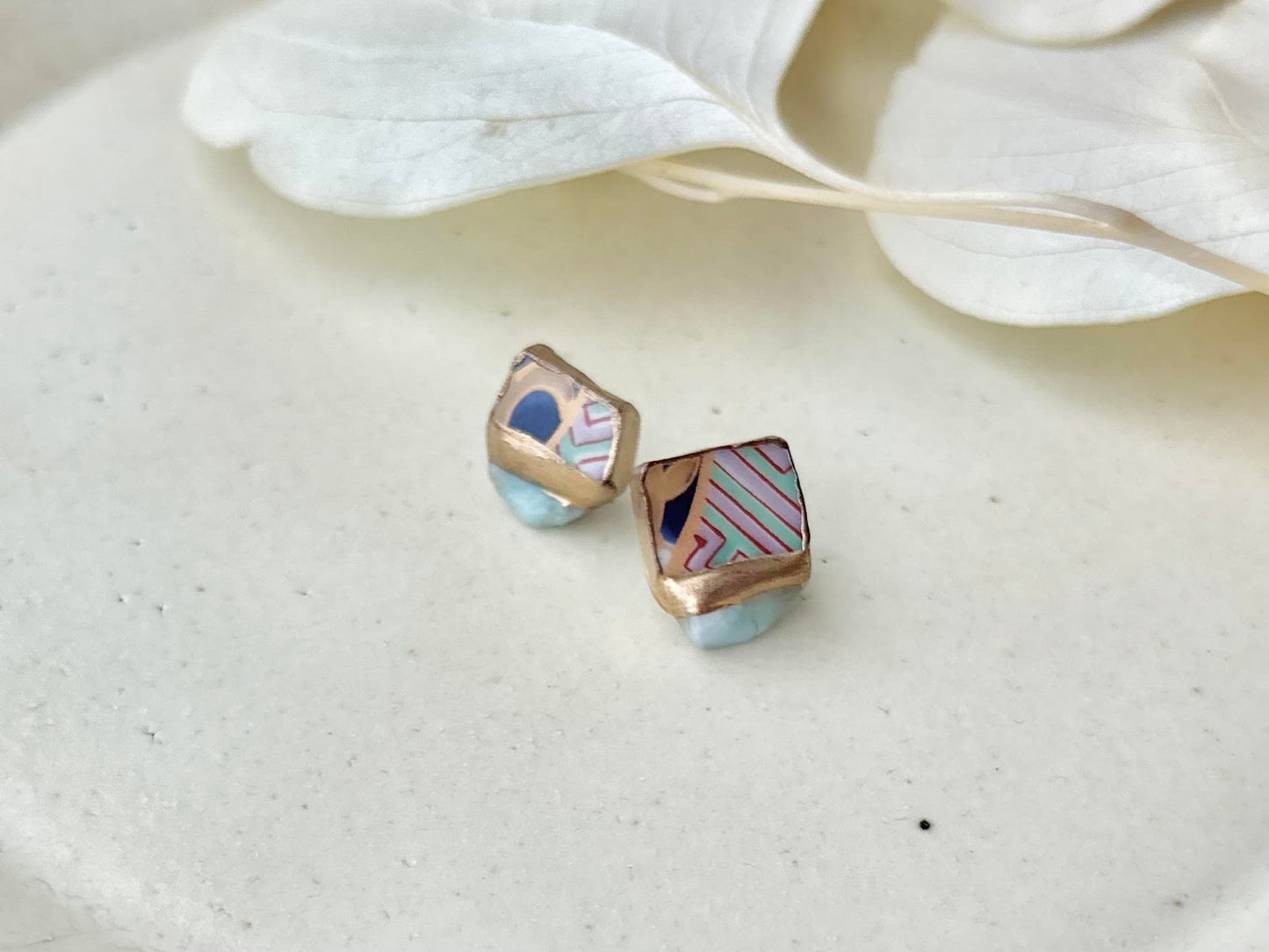 【金具が選べる】有田焼　金継ぎ　ピアス　イヤリング　和柄　ラリマー　天然石　伝統工芸　＃604