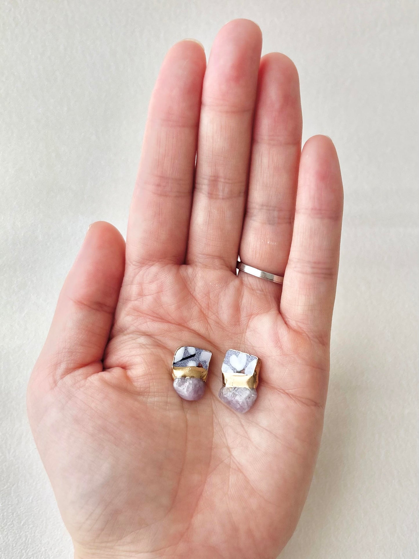 【金具が選べる】京焼　金継ぎ　ピアス　イヤリング　手書き　絵付け　花柄　紫　ミルキークォーツ　天然石　伝統工芸　＃605