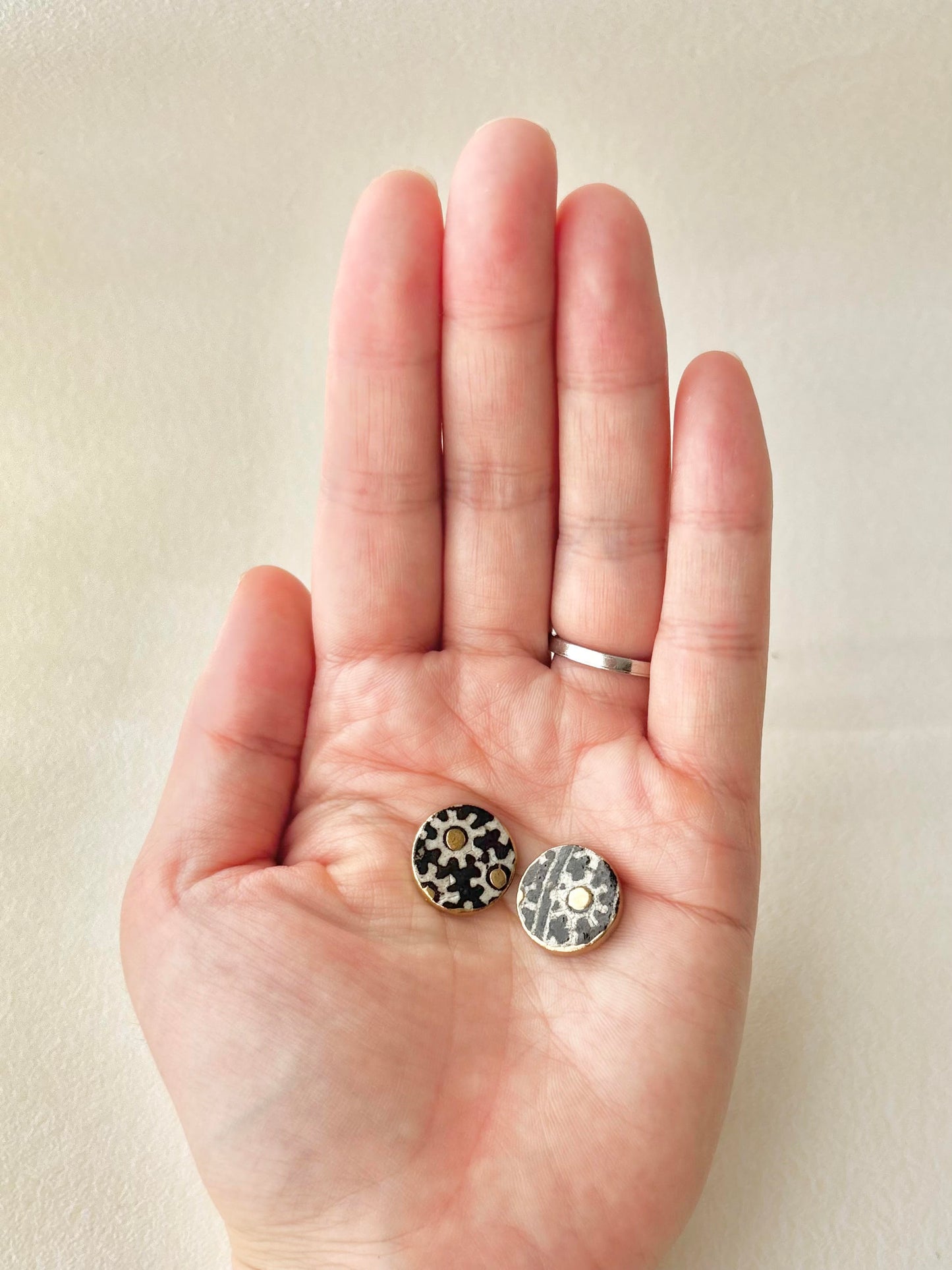 【金具が選べる】唐津焼　金継ぎ　ピアス　イヤリング　黒　白　三嶋文　伝統工芸　＃607