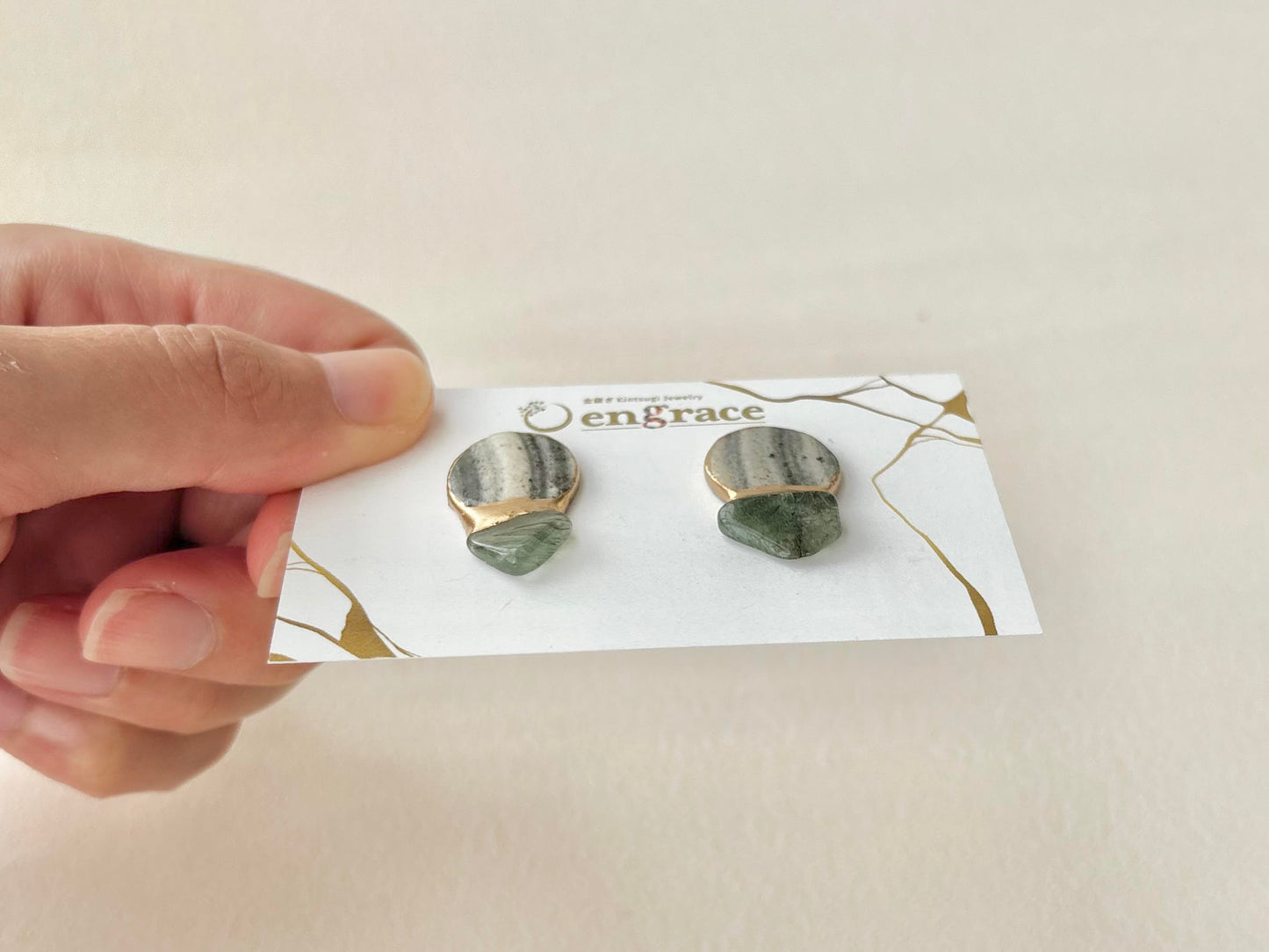 【金具が選べる】唐津焼　白華窯　金継ぎ　ピアス　イヤリング　刷毛　グレー　グリーンルチルクォーツ　天然石　伝統工芸　＃609