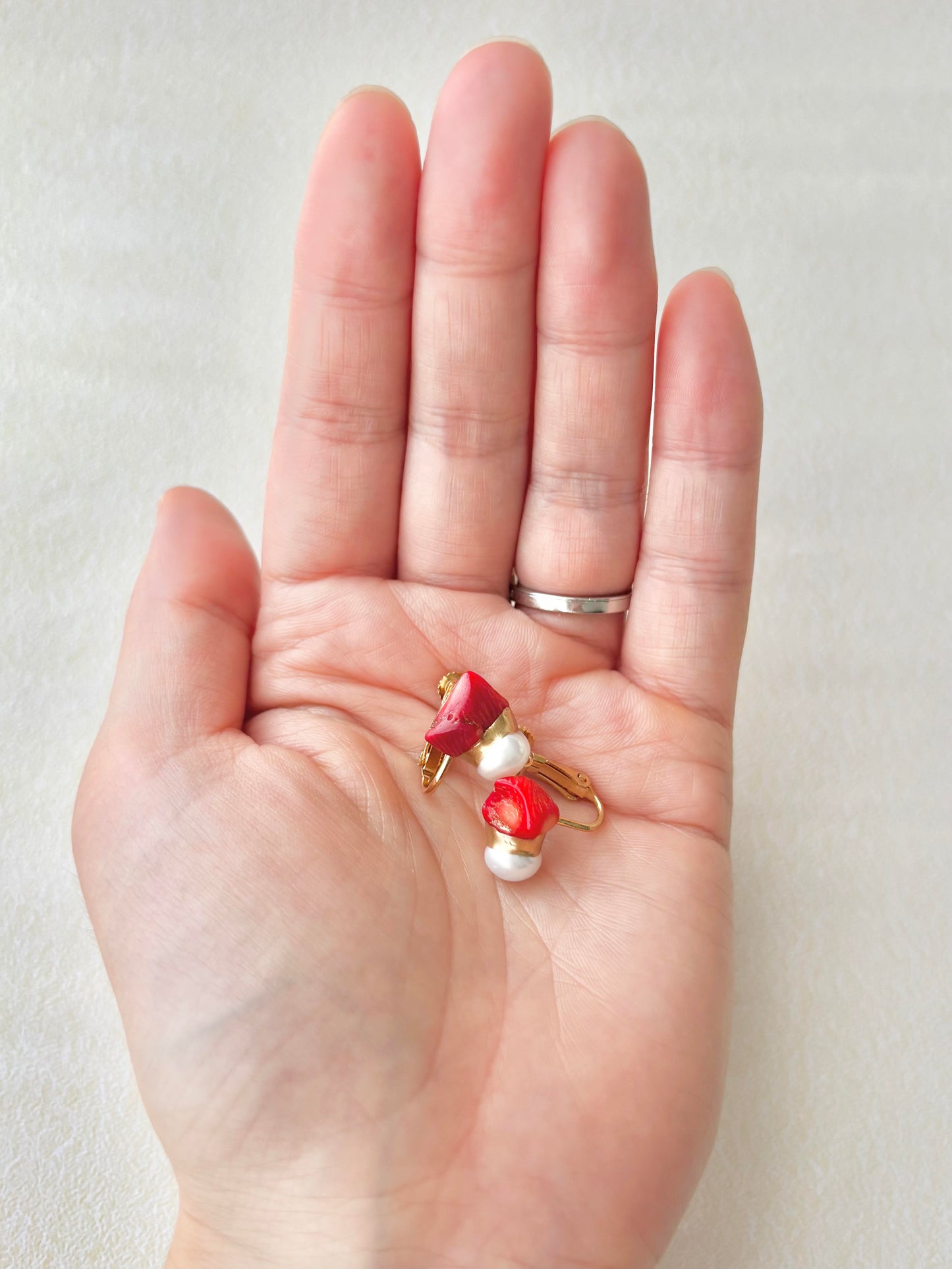 淡水パール サンゴ 金継ぎ　ネジバネ式イヤリング　伝統工芸　＃612