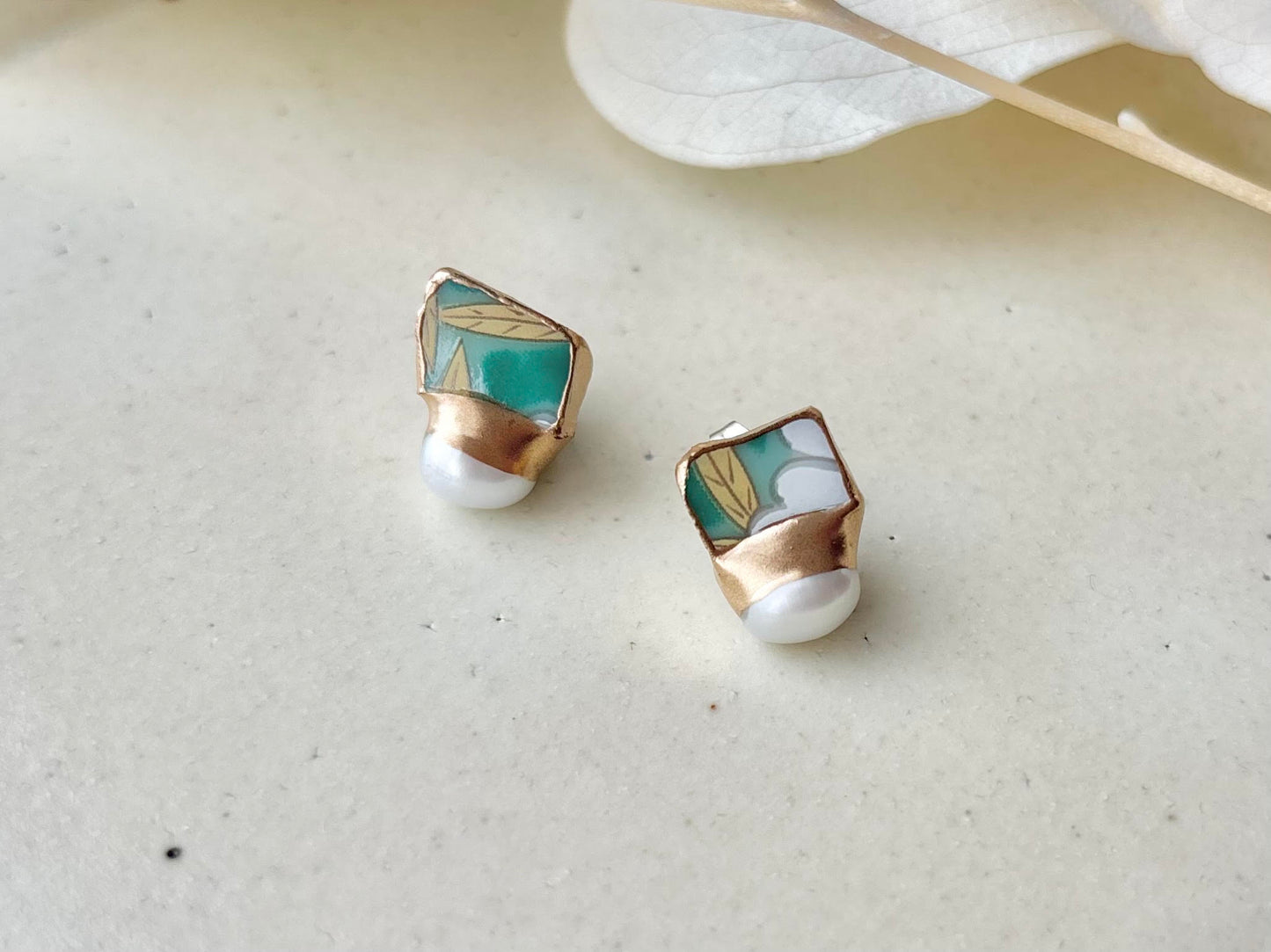 有田焼　金継ぎ　サージカルステンレスピアス・ネックレスセット　リーフ柄　緑　淡水パール　天然石　伝統工芸　＃615