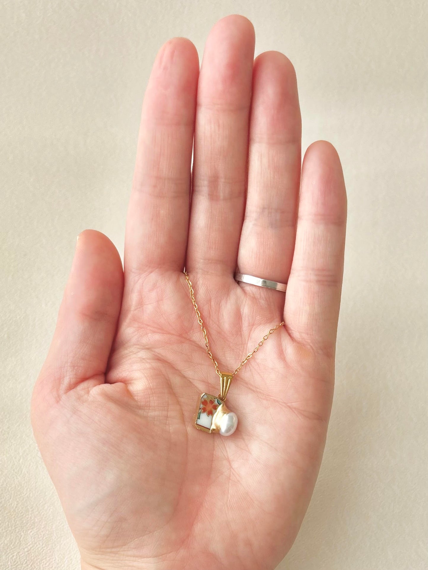 有田焼　金継ぎ　ネジバネ式イヤリング・ネックレスセット　赤　花柄　リーフ柄　淡水パール　伝統工芸　＃617
