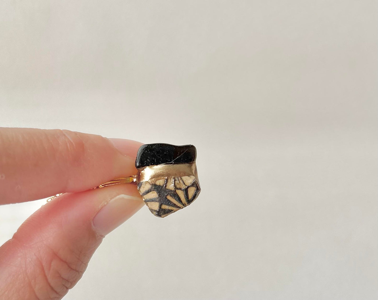 京焼　金継ぎ　ネックレス　サージカルステンレスチェーン　アレルギー対応　南蛮三島　花柄　オプシディアン　天然石　伝統工芸　＃616