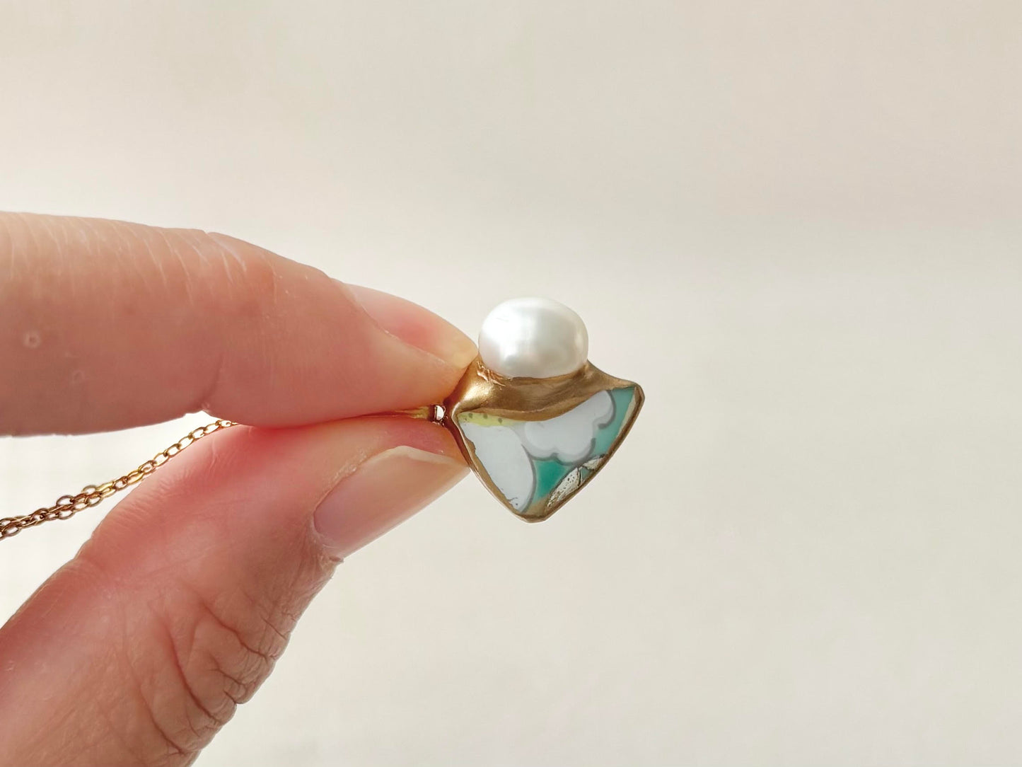 有田焼　金継ぎ　ネックレス　サージカルステンレスチェーン　アレルギー対応　18K　白　花柄　緑　淡水パール　伝統工芸　＃619