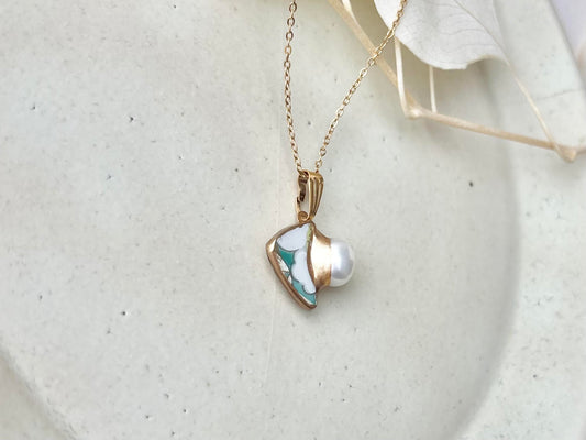 有田焼　金継ぎ　ネックレス　サージカルステンレスチェーン　アレルギー対応　18K　白　花柄　緑　淡水パール　伝統工芸　＃619