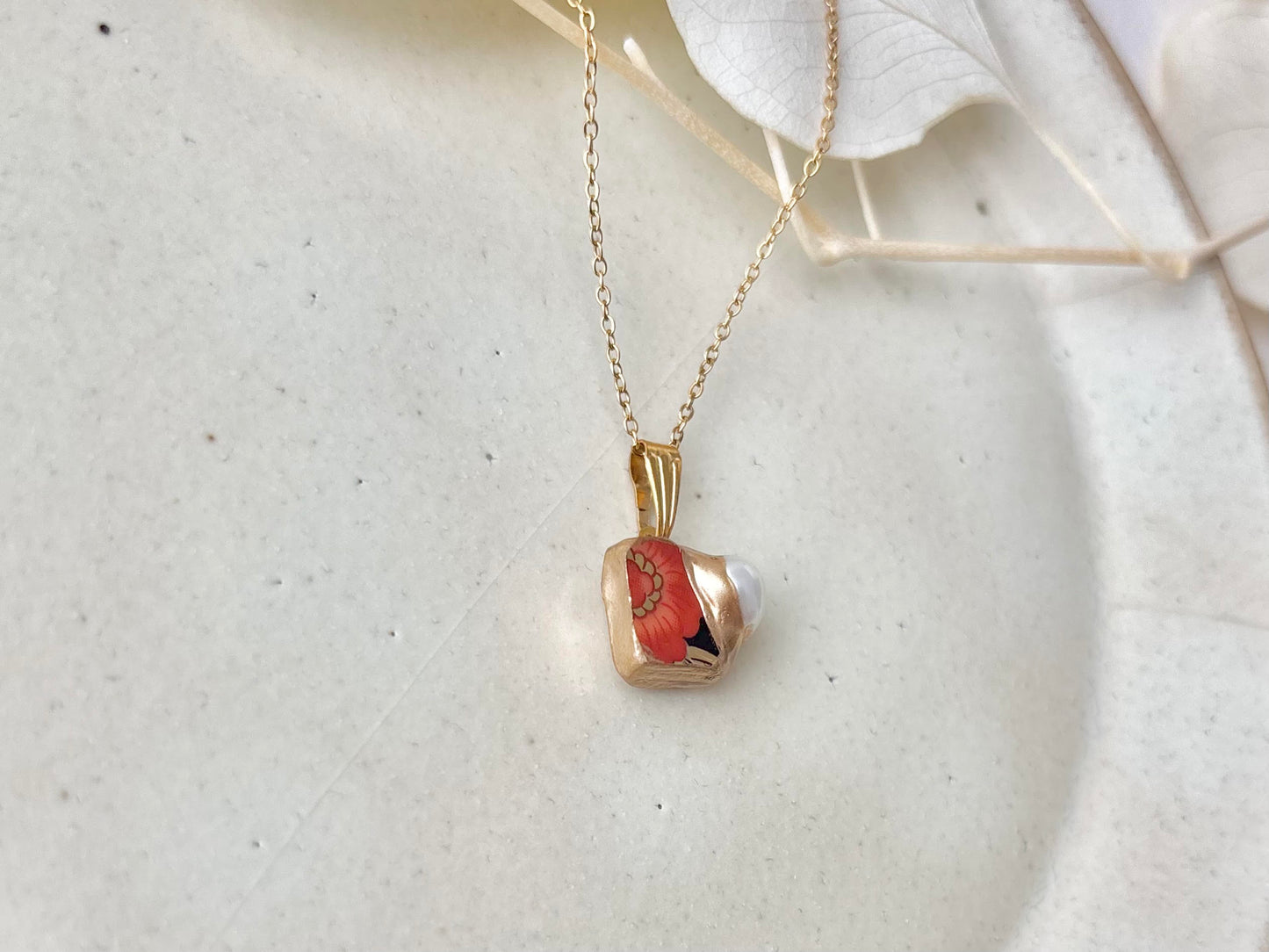 有田焼　金継ぎ　ネックレス　サージカルステンレスチェーン　アレルギー対応　18K　赤　花柄　淡水パール　伝統工芸　＃620