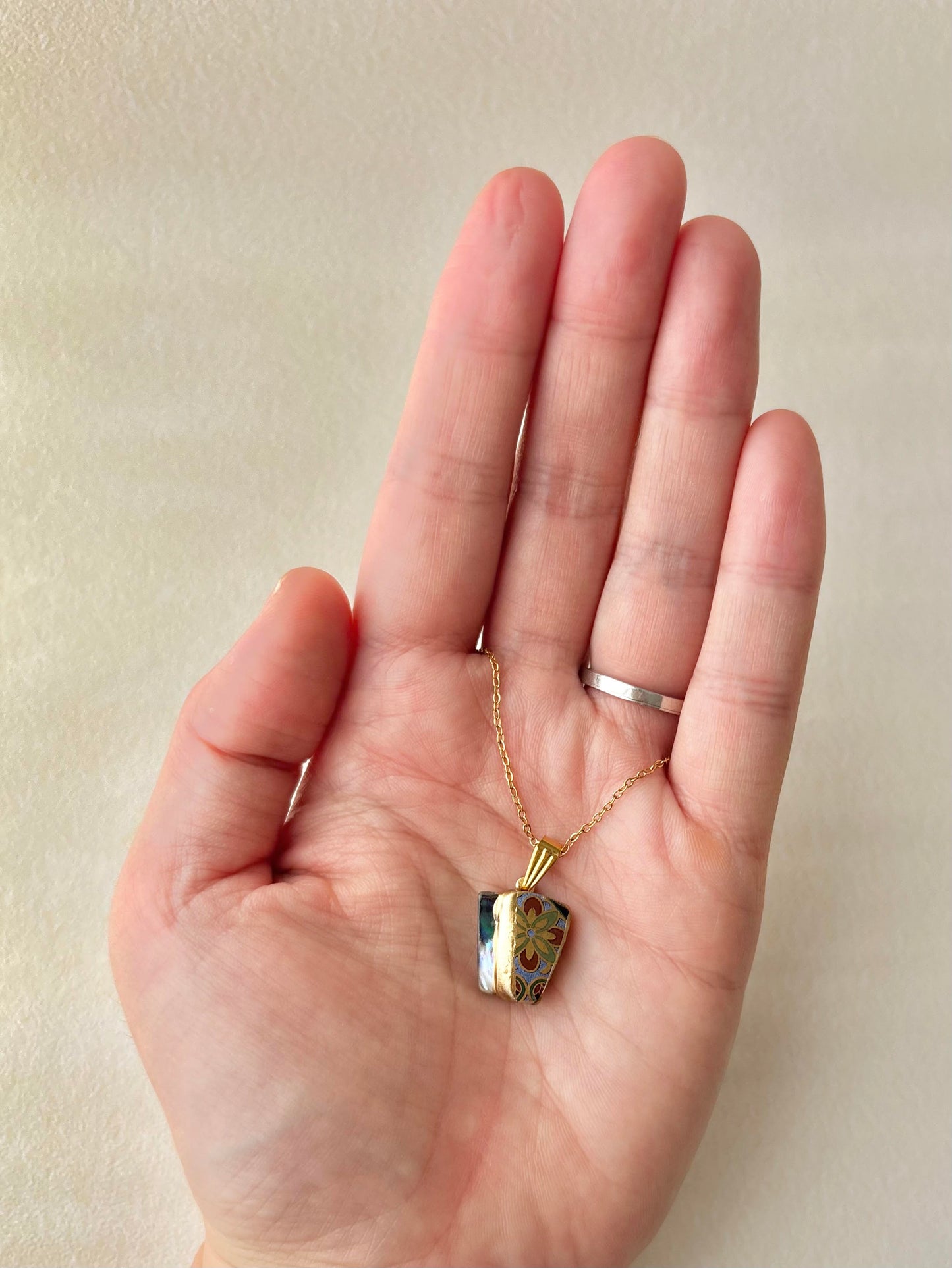有田焼　金継ぎ　ネックレス　サージカルステンレスチェーン　アレルギー対応　18K　花柄　アバロンシェル　天然石　伝統工芸　#622