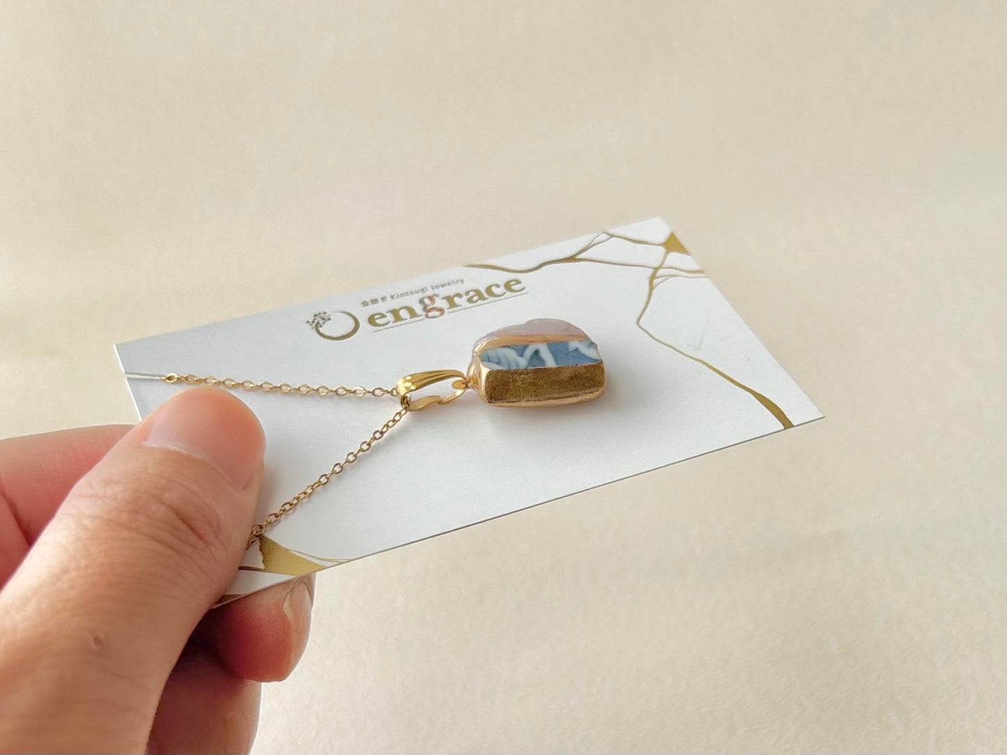 有田焼　金継ぎ　ネックレス　サージカルステンレスチェーン　アレルギー対応　18K　藍色　花柄　ミルキークォーツ　天然石　伝統工芸　#623