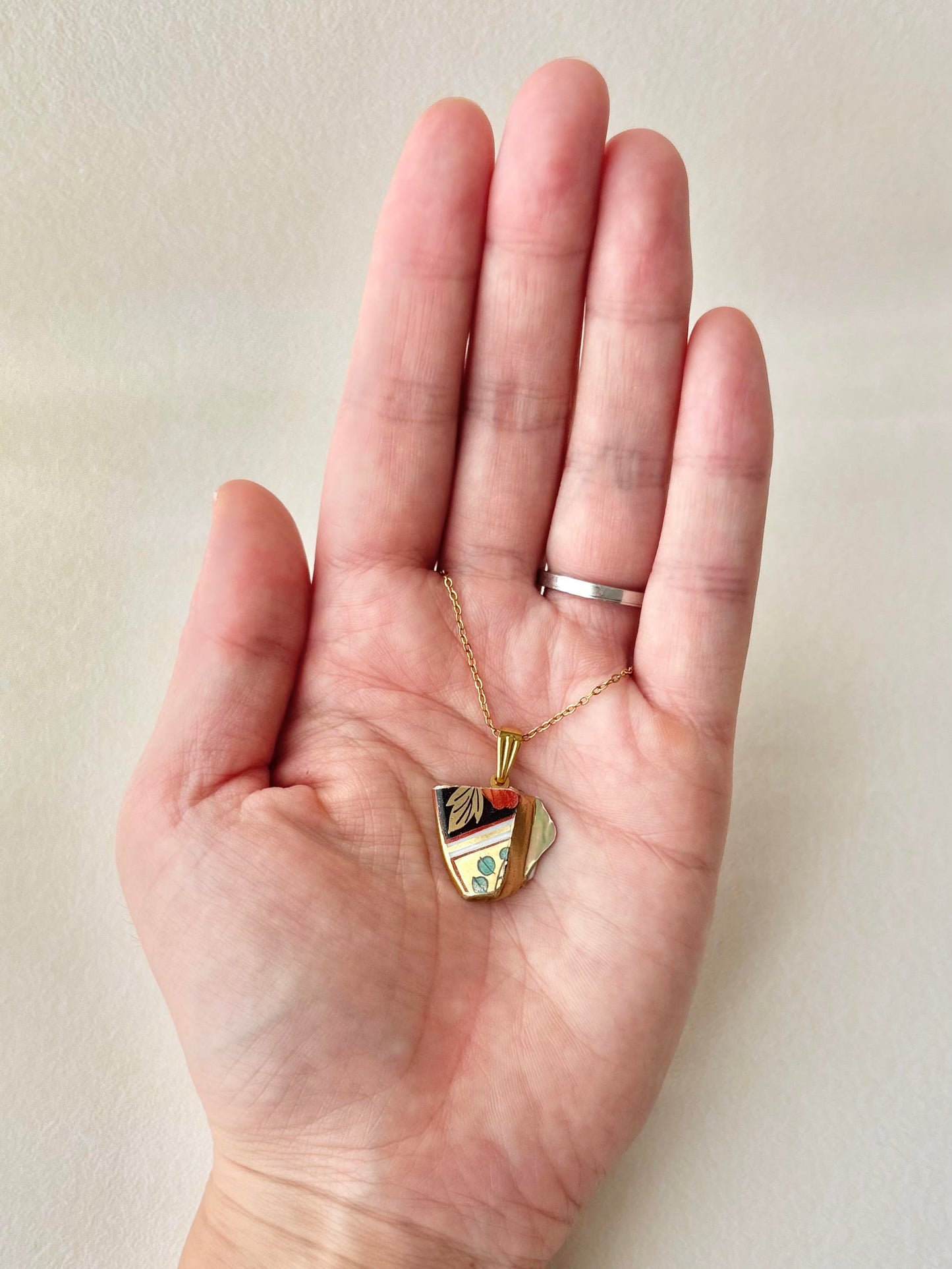 有田焼　金継ぎ　ネックレス　サージカルステンレスチェーン　アレルギー対応　18K　花柄　リーフ柄　シェル　天然石　伝統工芸　#624