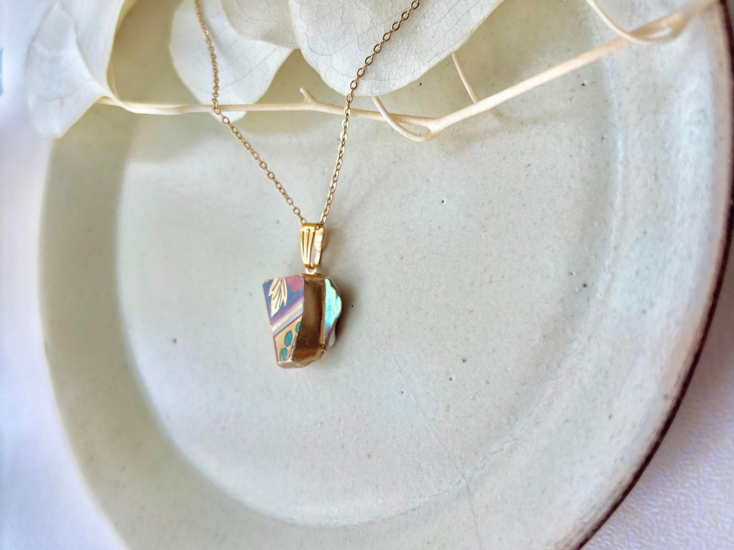 有田焼　金継ぎ　ネックレス　サージカルステンレスチェーン　アレルギー対応　18K　花柄　リーフ柄　シェル　天然石　伝統工芸　#624