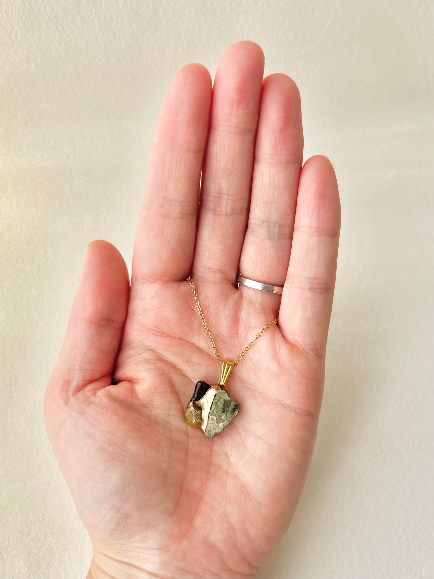 京焼　金継ぎ　ネックレス　サージカルステンレスチェーン　アレルギー対応　18K　オプシディアン　ゴールドルチルクォーツ　天然石　伝統工芸　＃625