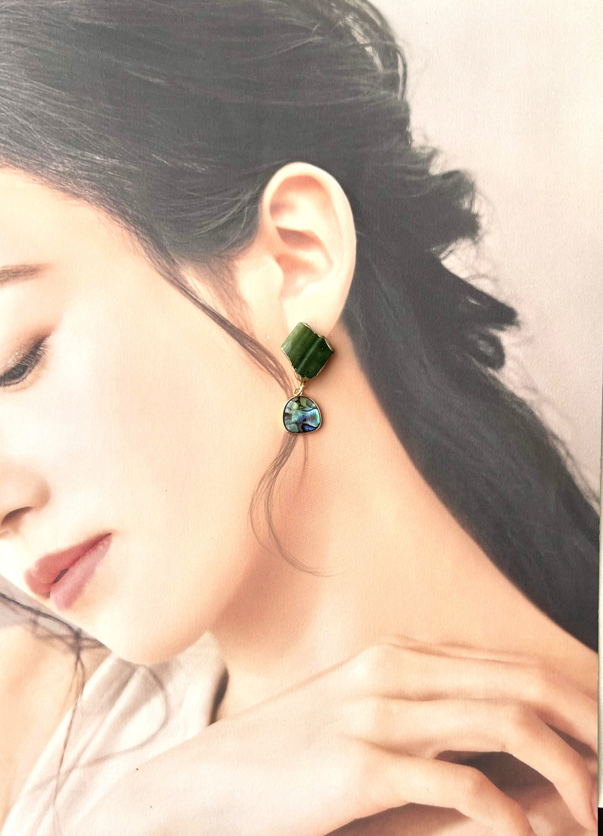 【金具が選べる】織部焼　金継ぎ　ピアス　イヤリング　深い緑　アバロンシェル　天然石　伝統工芸　＃631