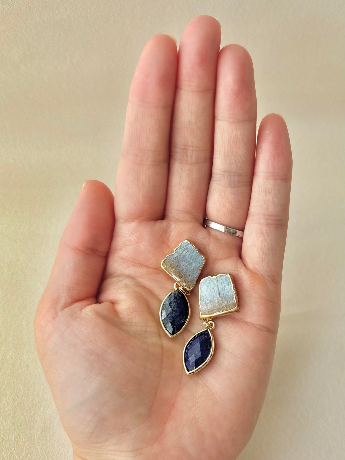 【金具が選べる】萩焼　金継ぎ　ピアス　イヤリング　水色　ラピスラズリ　天然石　揺れる　伝統工芸　＃639