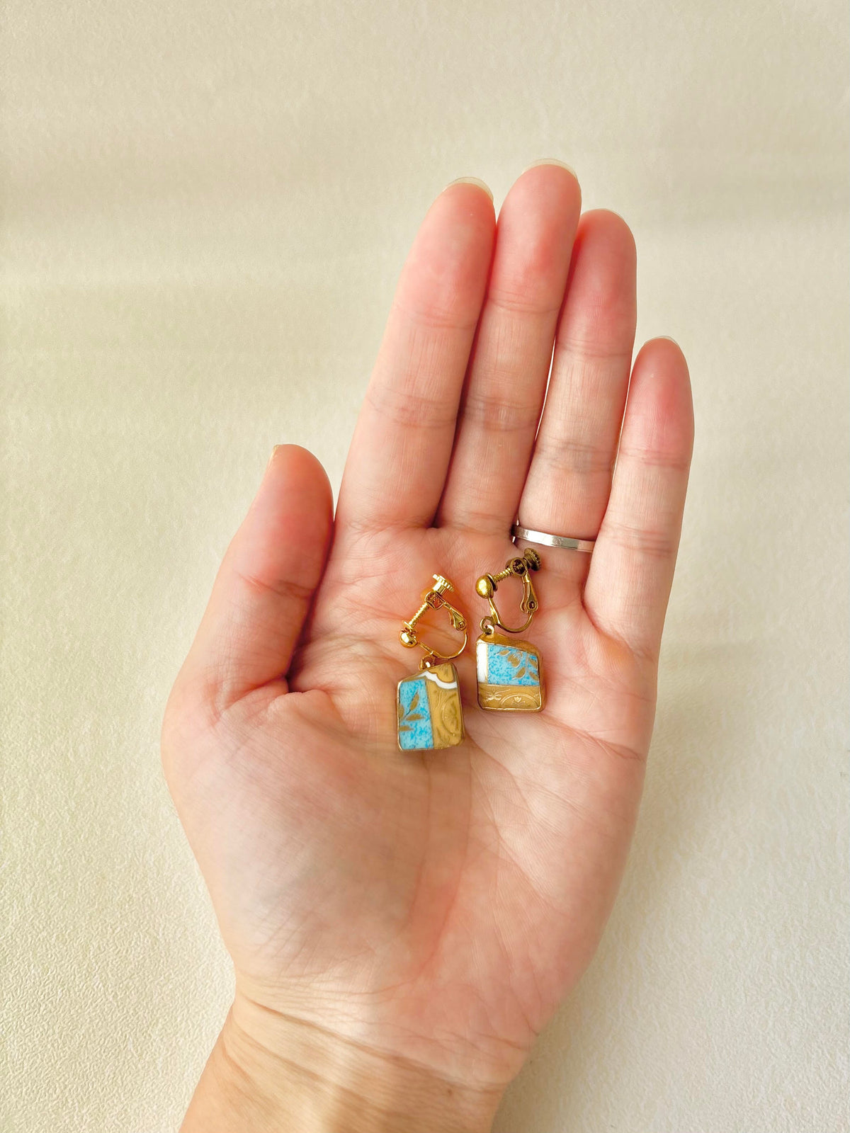 [Hardware Fixed] Arita Ware Kintsugi Earrings, Floral & Leaf Pattern, Japanese Traditional Pattern, Surgical Stainless Steel, #432