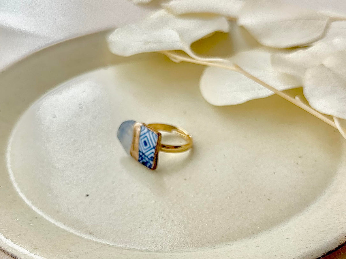 有田焼　金継ぎ　リング　サージカルステンレス304　18K　PVD　フリーサイズ　青　白　フローライト　天然石　伝統工芸　＃651