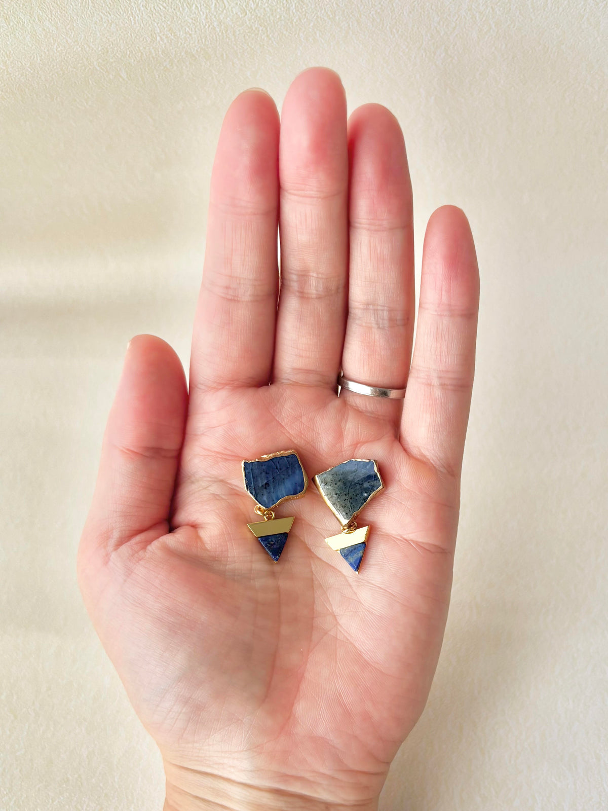 【金具が選べる】萩焼　金継ぎ　ピアス　イヤリング　藍色　ラピスラズリ　天然石　揺れる　伝統工芸　＃663