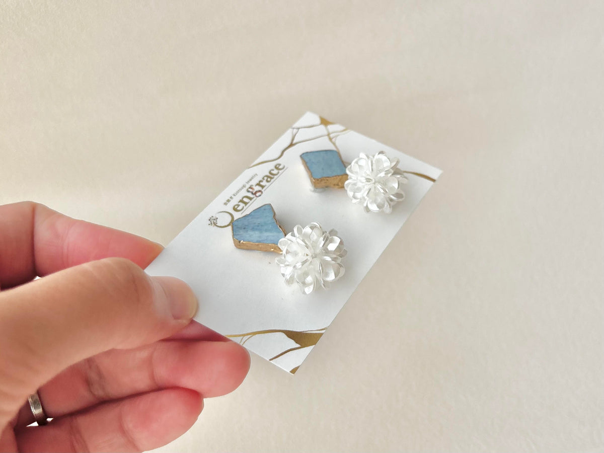 【金具が選べる】萩焼　金継ぎ　ピアス　イヤリング　水色　フラワーボール　揺れる　伝統工芸　＃664
