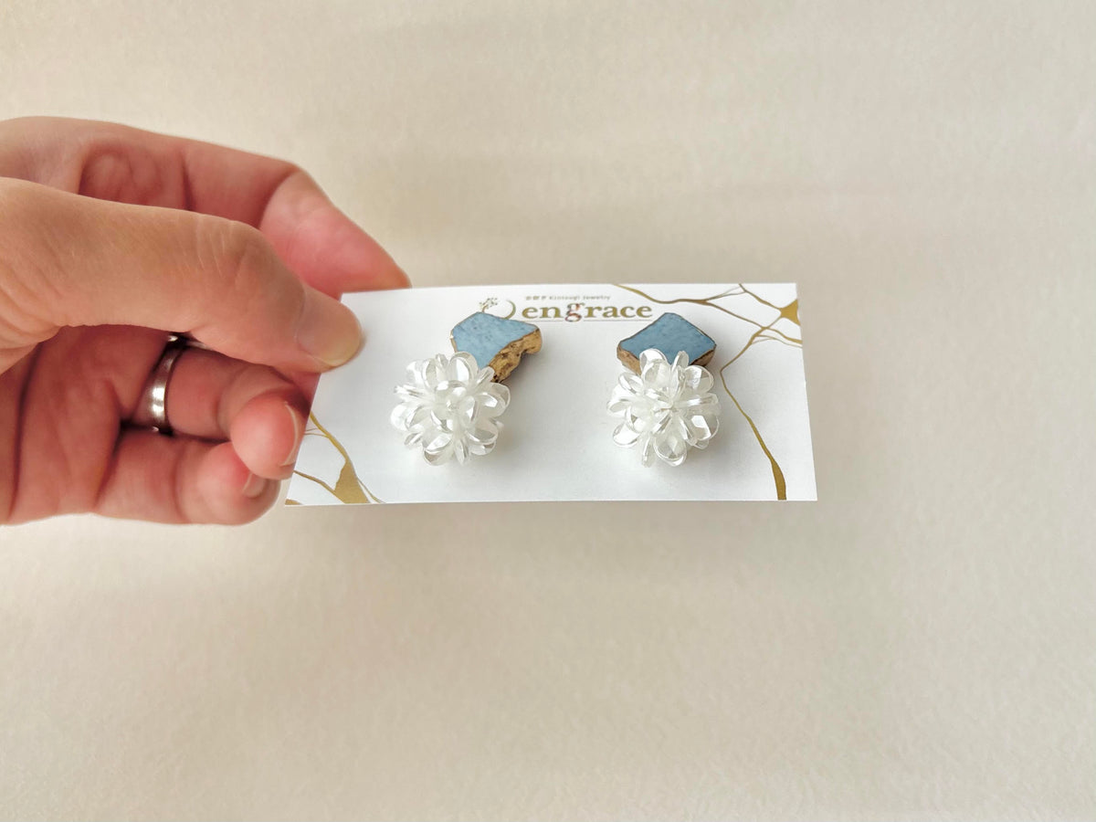 【金具が選べる】萩焼　金継ぎ　ピアス　イヤリング　水色　フラワーボール　揺れる　伝統工芸　＃664
