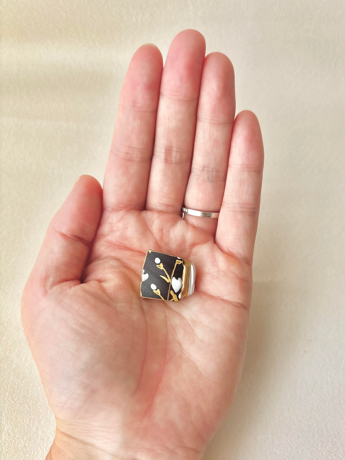 Arita Ware Kintsugi Obidome (Sash Clip), Japanese Pattern, Oriental Design, Tokachi-ishi Obsidian, Natural Stone, Traditional Craft, #450