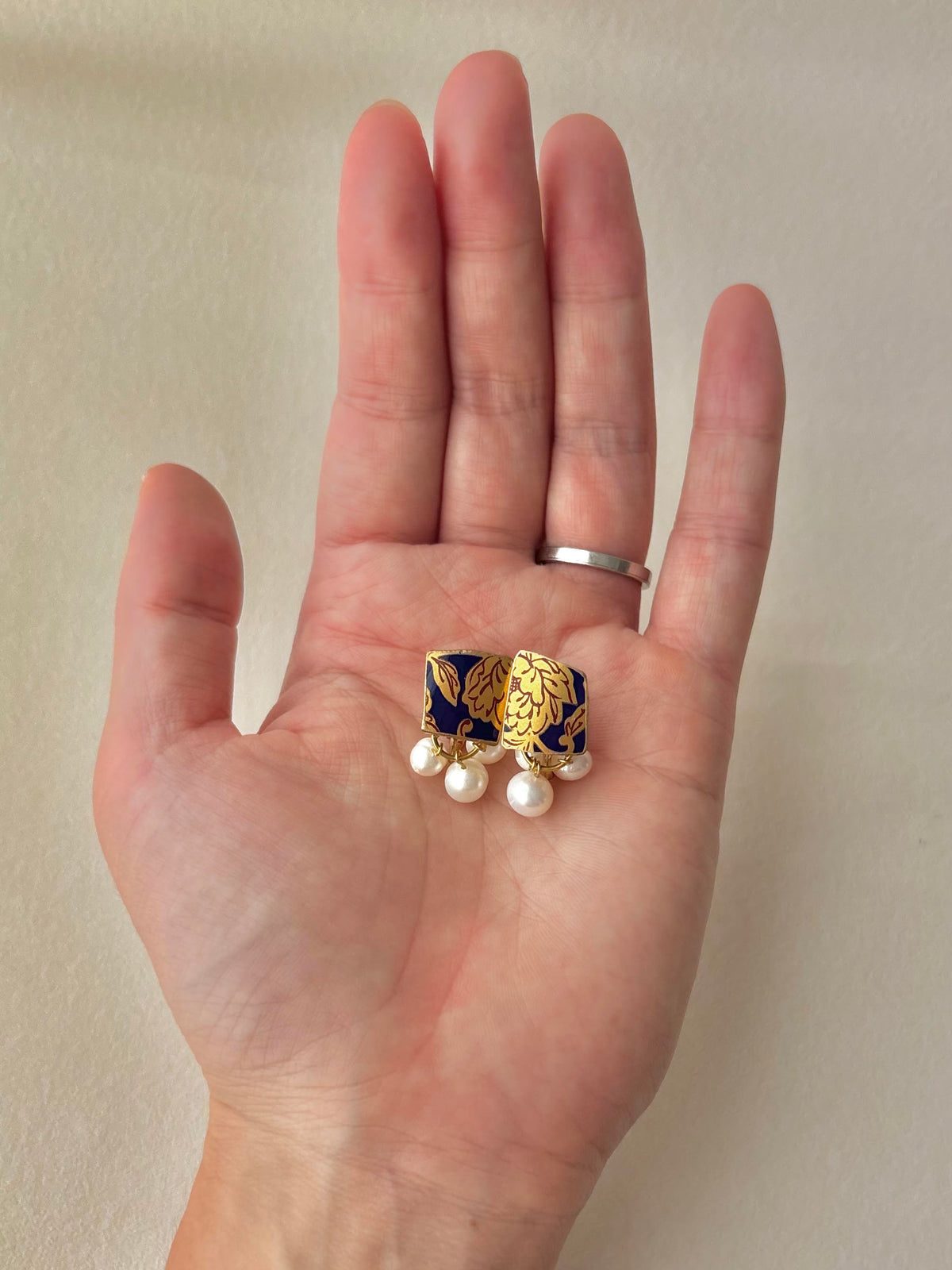 [Hardware Fixed] Arita Ware Kintsugi Earrings, Floral & Leaf Pattern, Japanese Traditional Pattern, Surgical Stainless Steel, #432