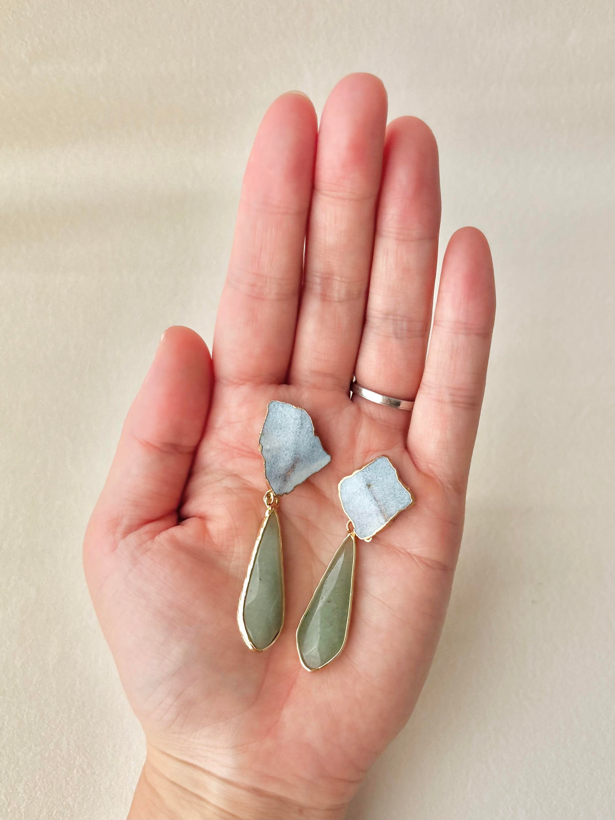 【金具が選べる】萩焼　金継ぎ　ピアス　イヤリング　水色　グリーンアベンチュリン　揺れる　伝統工芸　＃673