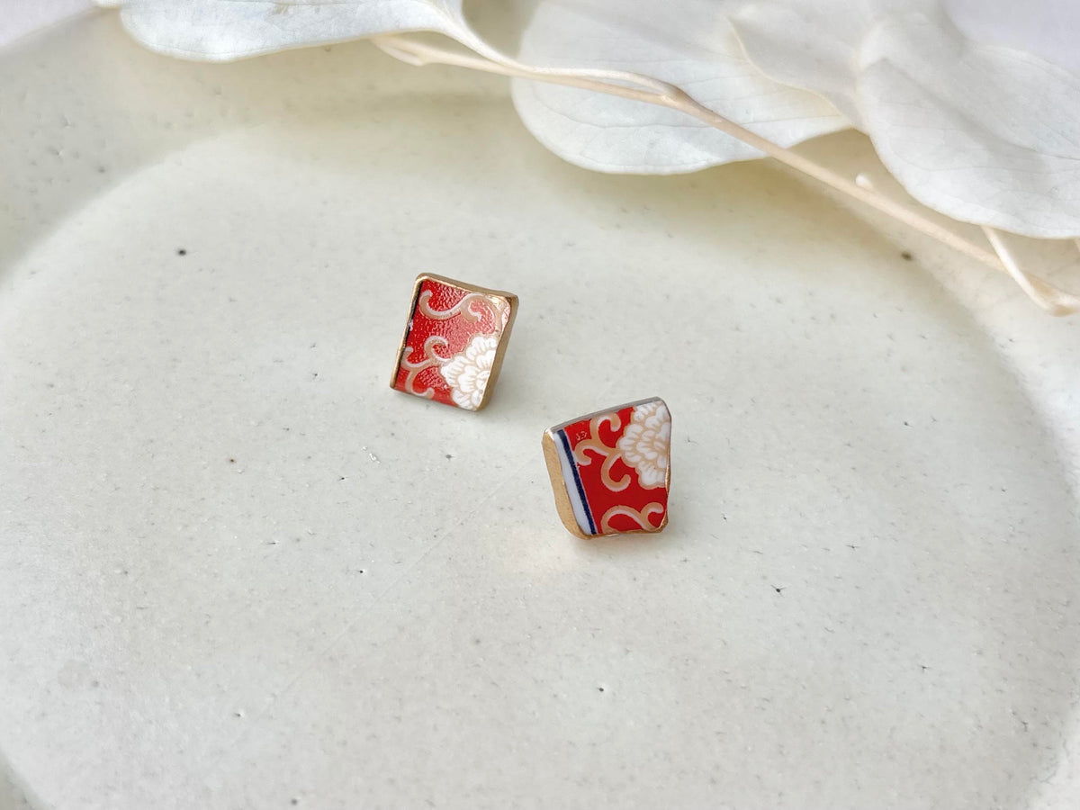 有田焼 　金継ぎ　サージカルステンレスピアス　白　花柄　朱色　伝統工芸　＃684