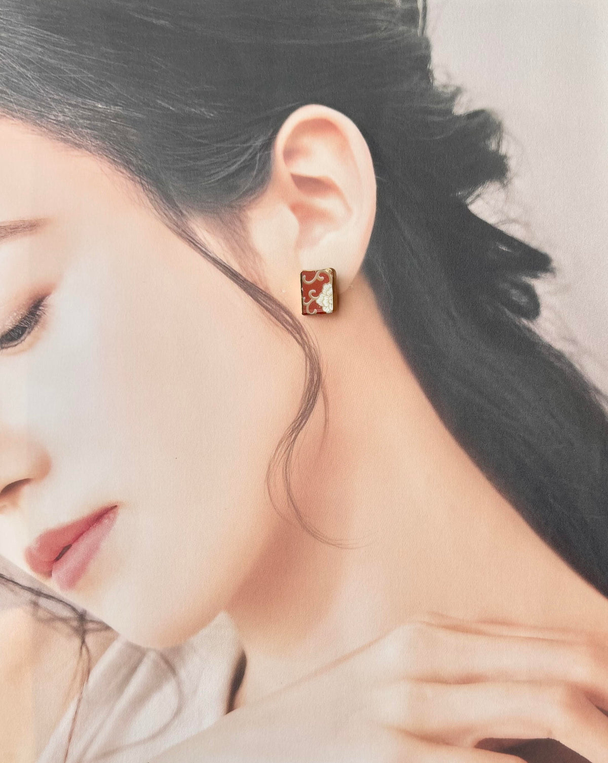 有田焼 　金継ぎ　サージカルステンレスピアス　白　花柄　朱色　伝統工芸　＃684