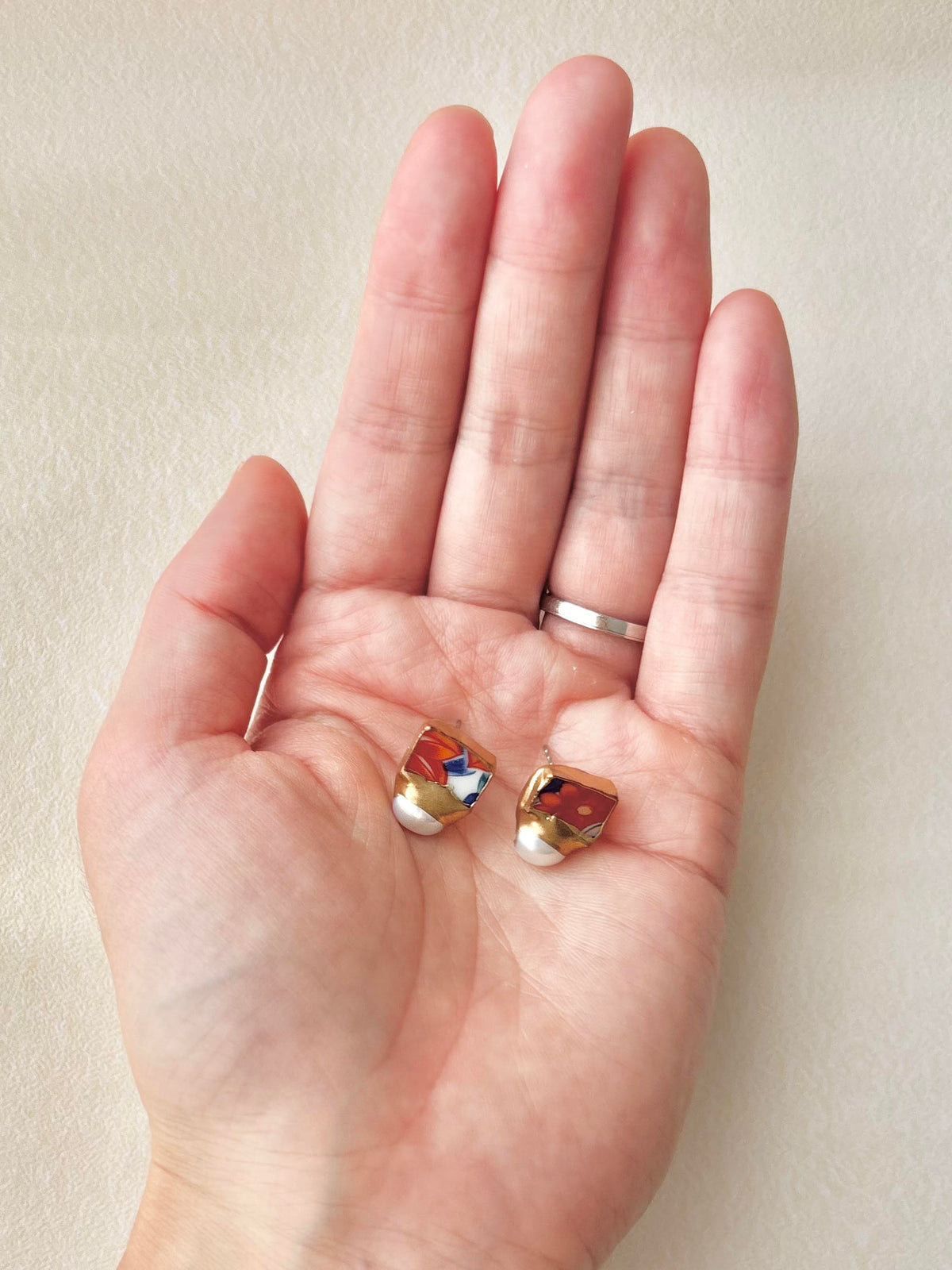 有田焼 　金継ぎ　サージカルステンレスピアス　赤　花柄　淡水パール　伝統工芸　＃678