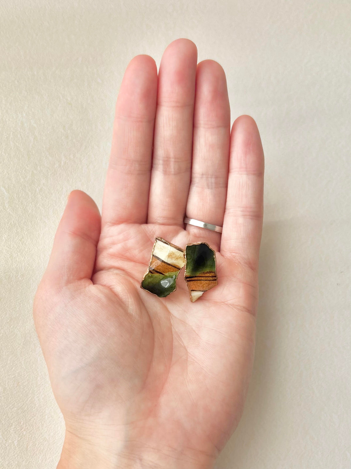 織部焼　金継ぎ　サージカルステンレスピアス　緑　茶色　白　伝統工芸　＃670