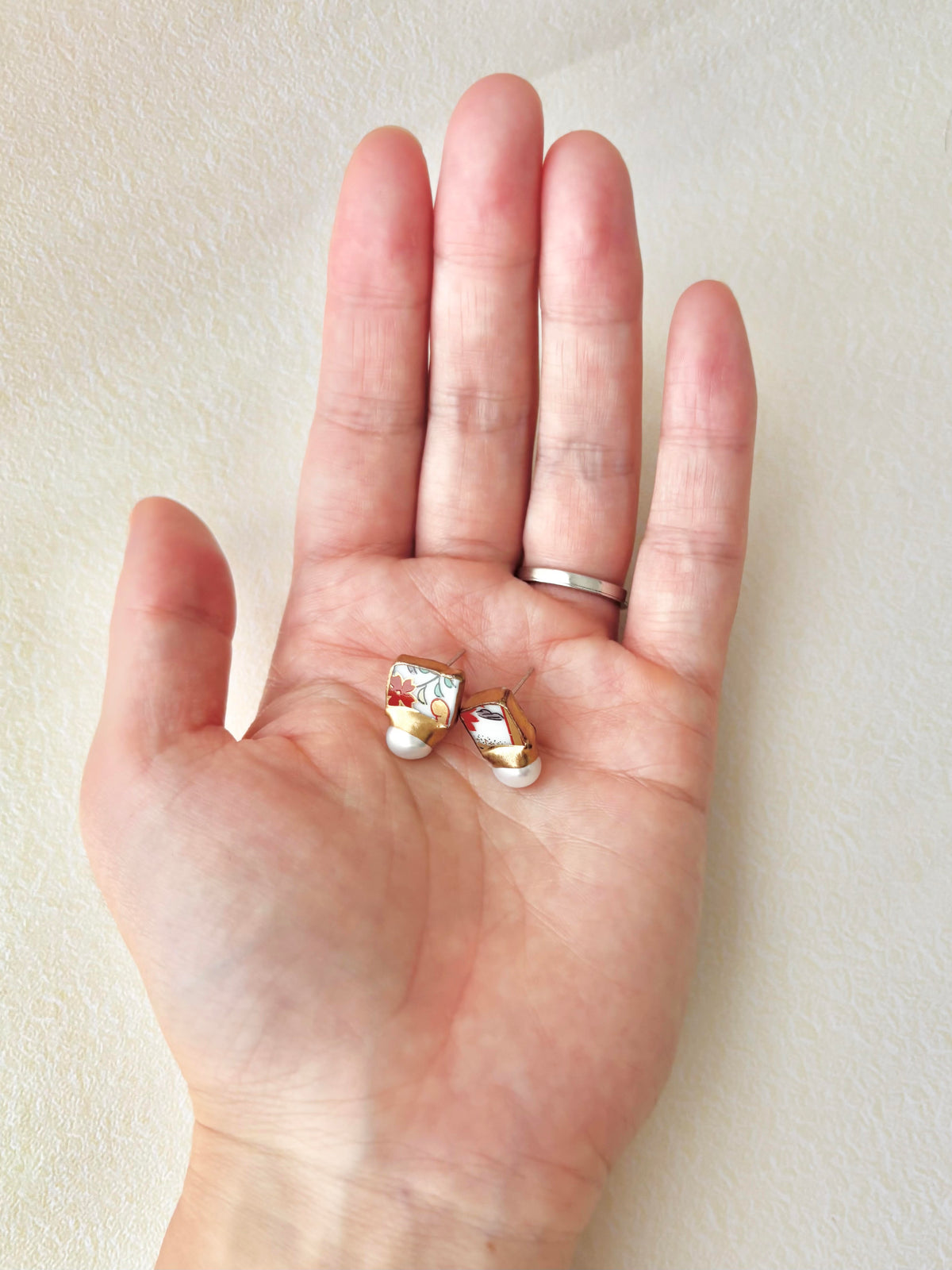 有田焼　金継ぎ　サージカルステンレスピアス　花柄　リーフ柄　淡水パール　伝統工芸　＃692