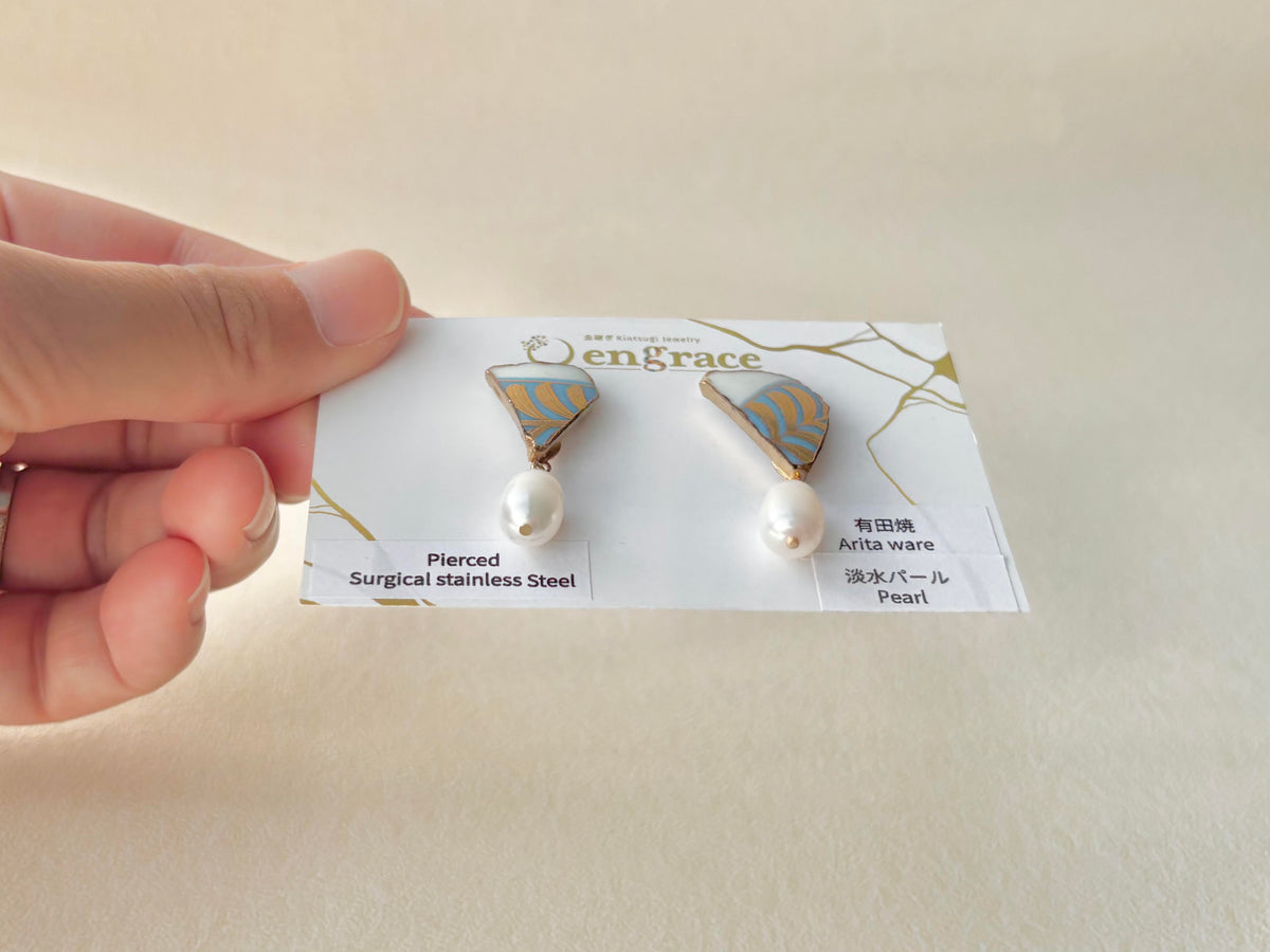 有田焼 　金継ぎ　サージカルステンレスピアス　ゴールド　リーフ柄　水色　白　淡水パール　揺れる　伝統工芸　＃693