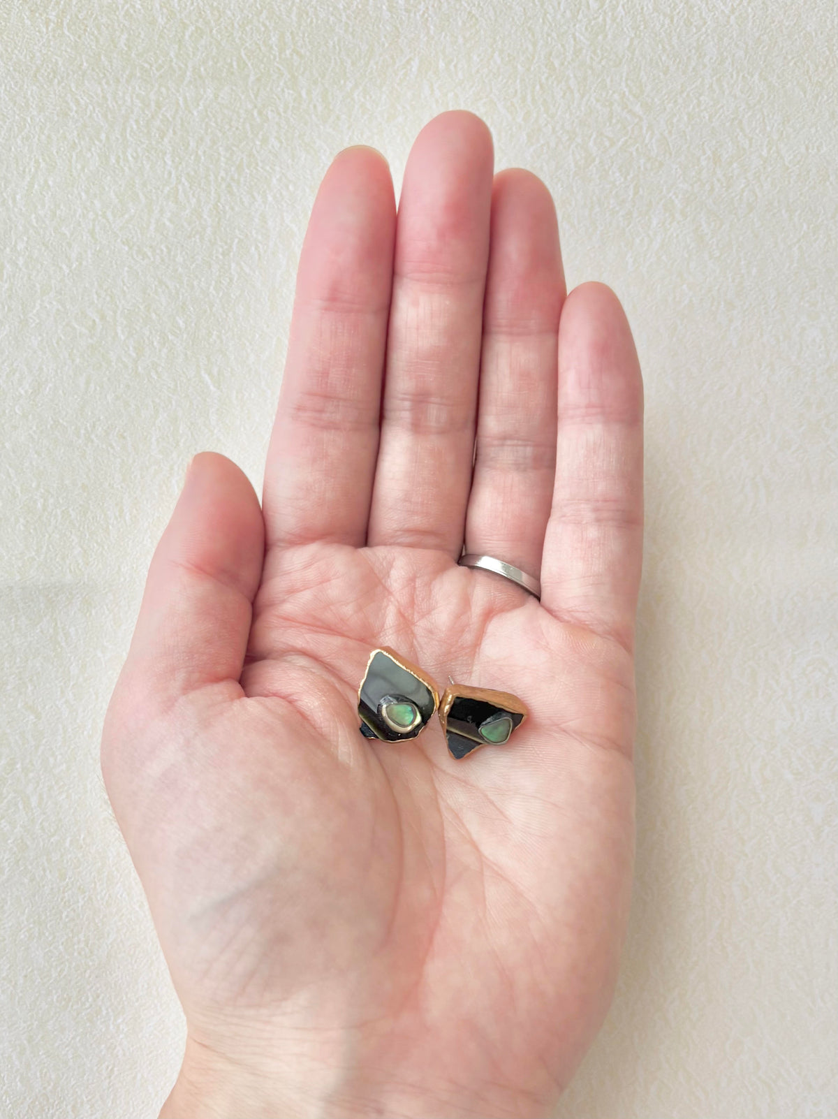 織部焼　金継ぎ　サージカルステンレスピアス　緑　アバロンシェル　天然石　伝統工芸　＃696