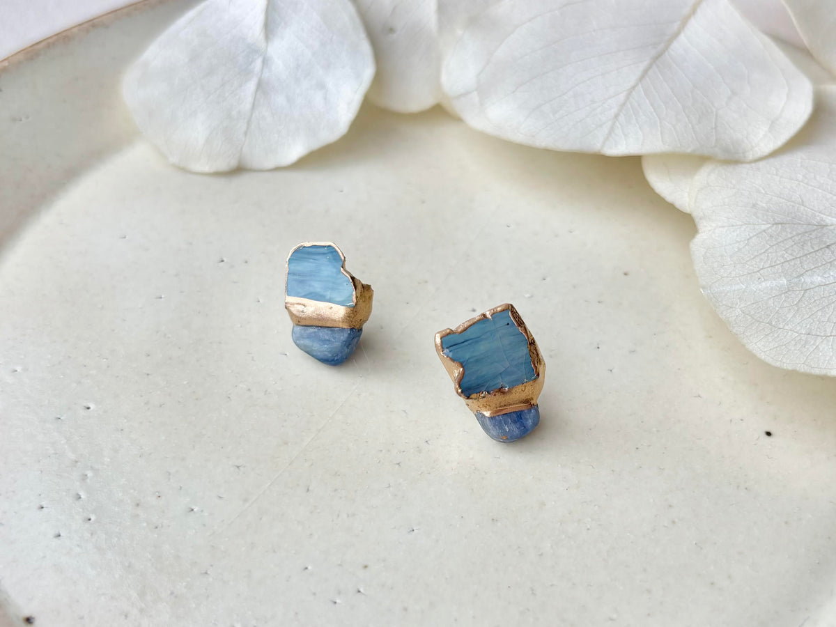 【金具が選べる】萩焼　金継ぎ　ピアス　イヤリング　藍色　カイヤナイト　天然石　伝統工芸　＃706