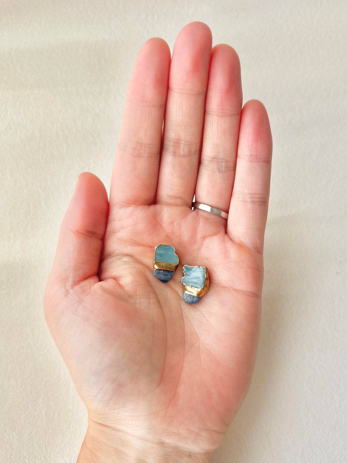【金具が選べる】萩焼　金継ぎ　ピアス　イヤリング　藍色　カイヤナイト　天然石　伝統工芸　＃706