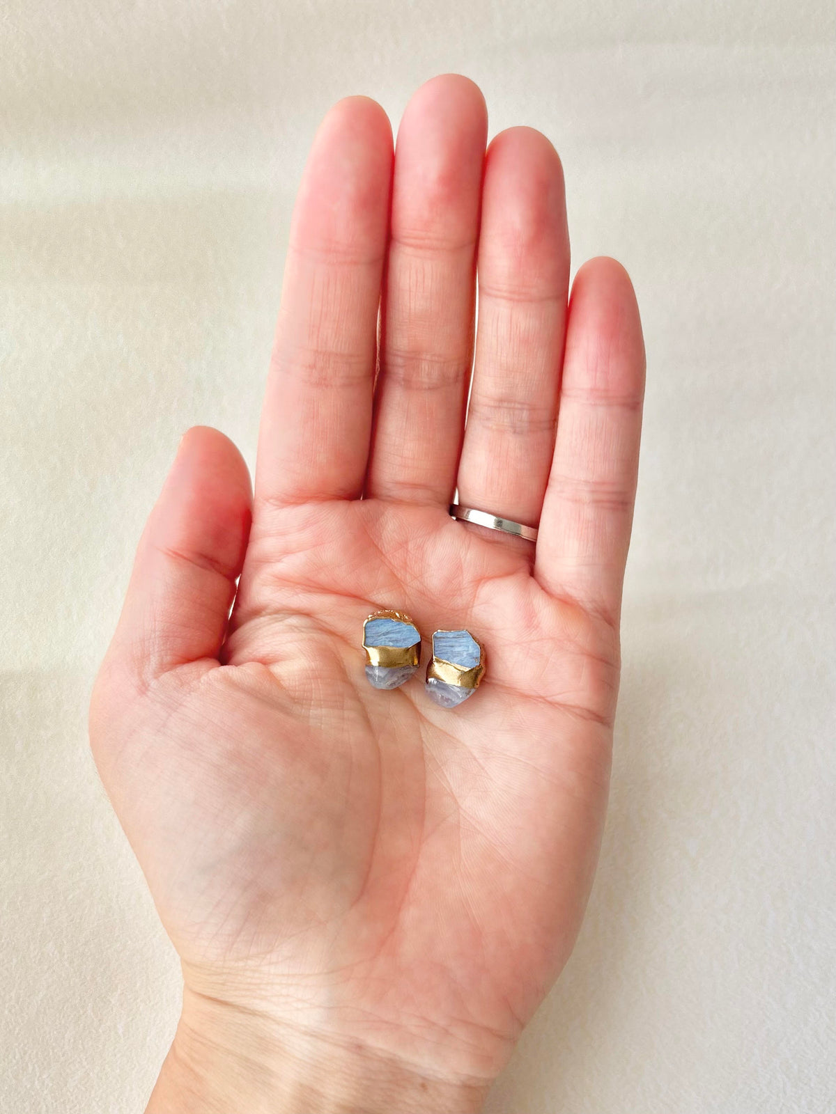 【金具が選べる】萩焼　金継ぎ　ピアス　イヤリング　水色　ブルーレースアゲート　天然石　伝統工芸　＃708