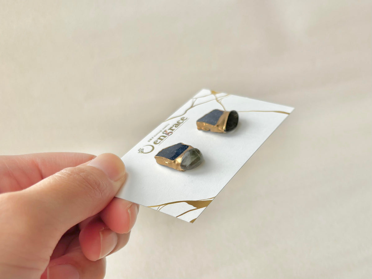 【金具が選べる】萩焼　金継ぎ　ピアス　イヤリング　紺色　グリーンルチルクォーツ　天然石　伝統工芸　＃709