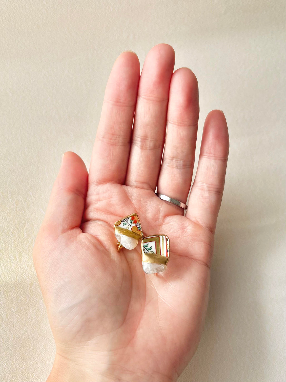 有田焼 　金継ぎ　ネジバネ式イヤリング　リーフ柄　花柄　モルガナイト　天然石　伝統工芸　＃712