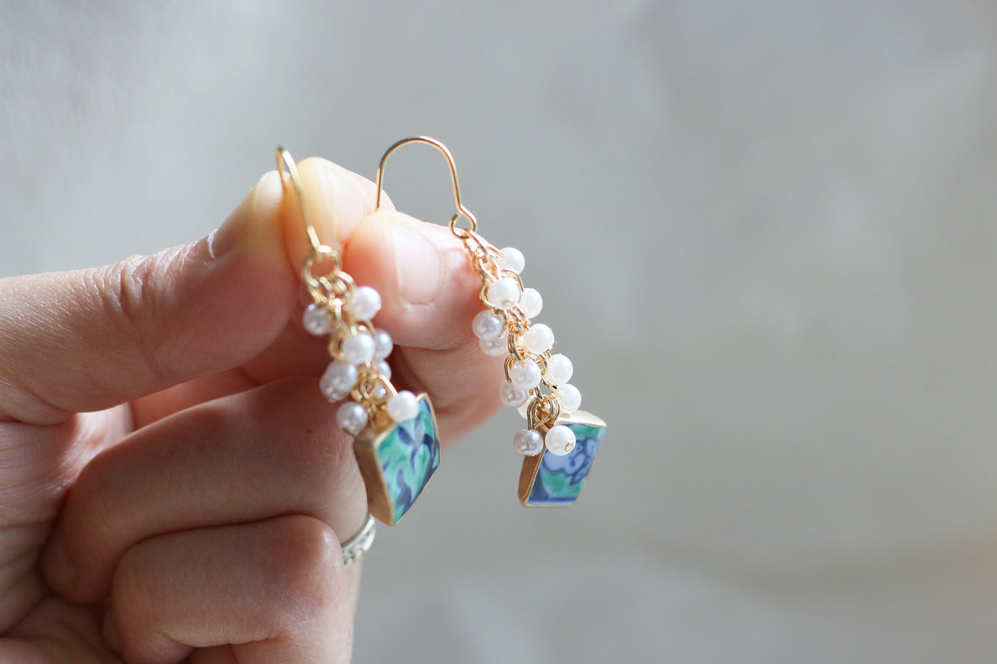 有田焼  金継ぎ サージカルステンレス フックピアス イヤリング 樹脂パール ターコイズブルー  伝統工芸 ＃a49