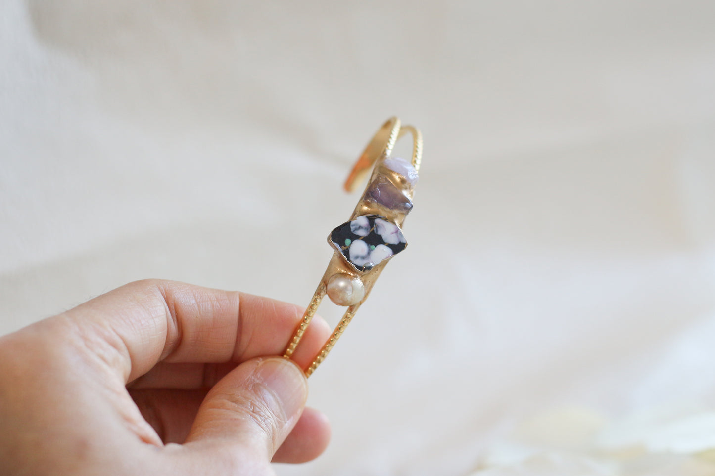 京焼　金継ぎ　サージカルステンレス ブレスレット　バングル　ブラック　淡水パール　ピンク　花柄　モルガナイト　伝統工芸　＃a33