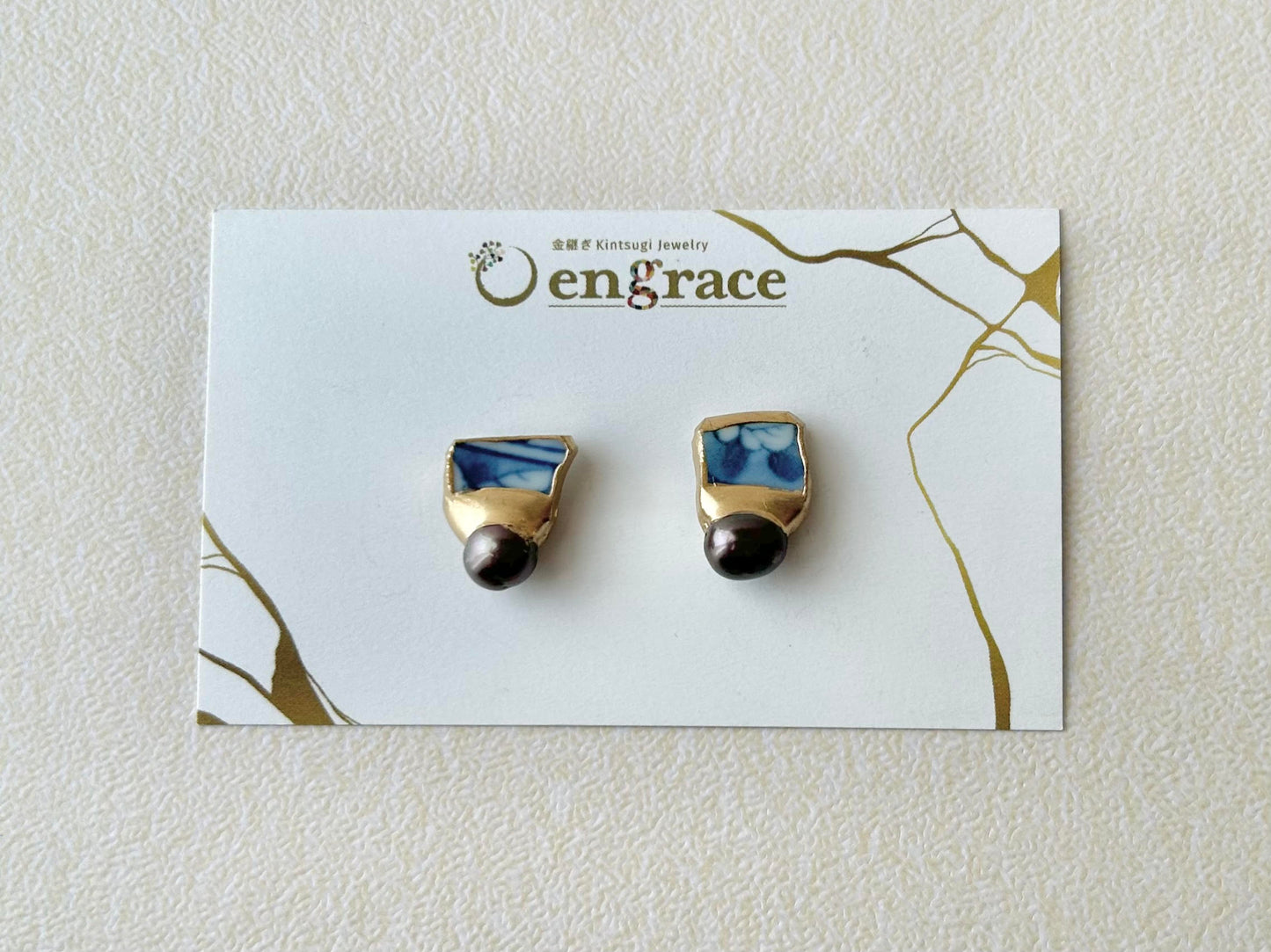 Imari Ware Kintsugi Titanium Earrings Gold Carnelian