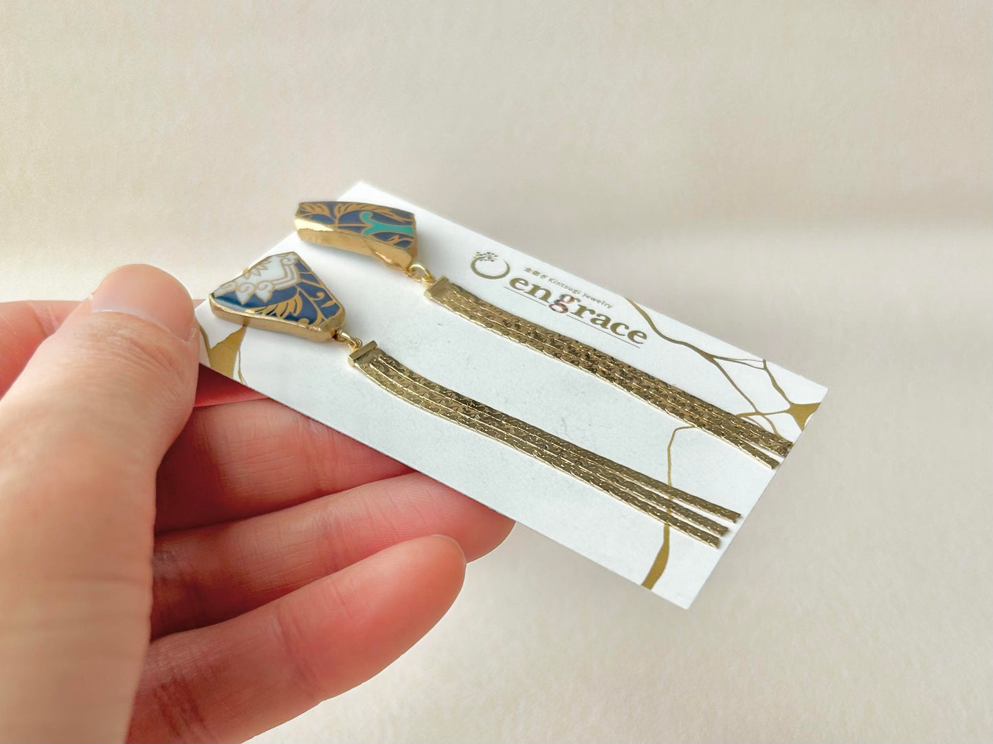 【金具が選べる】有田焼　金継ぎ　ピアス　イヤリング　リーフ柄　和柄　揺れる　ゴールドスウィングパーツ　伝統工芸　＃139