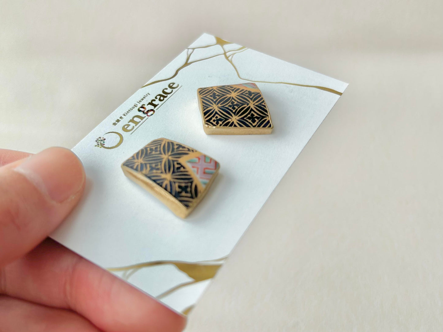 Imari Ware Kintsugi Titanium Earrings Gold Carnelian