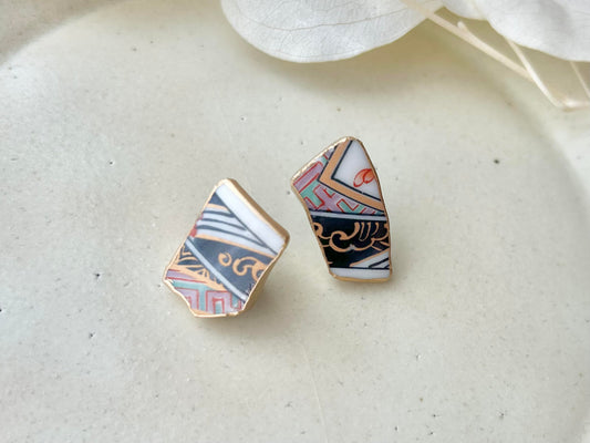 Imari Ware Kintsugi Titanium Earrings Gold Carnelian