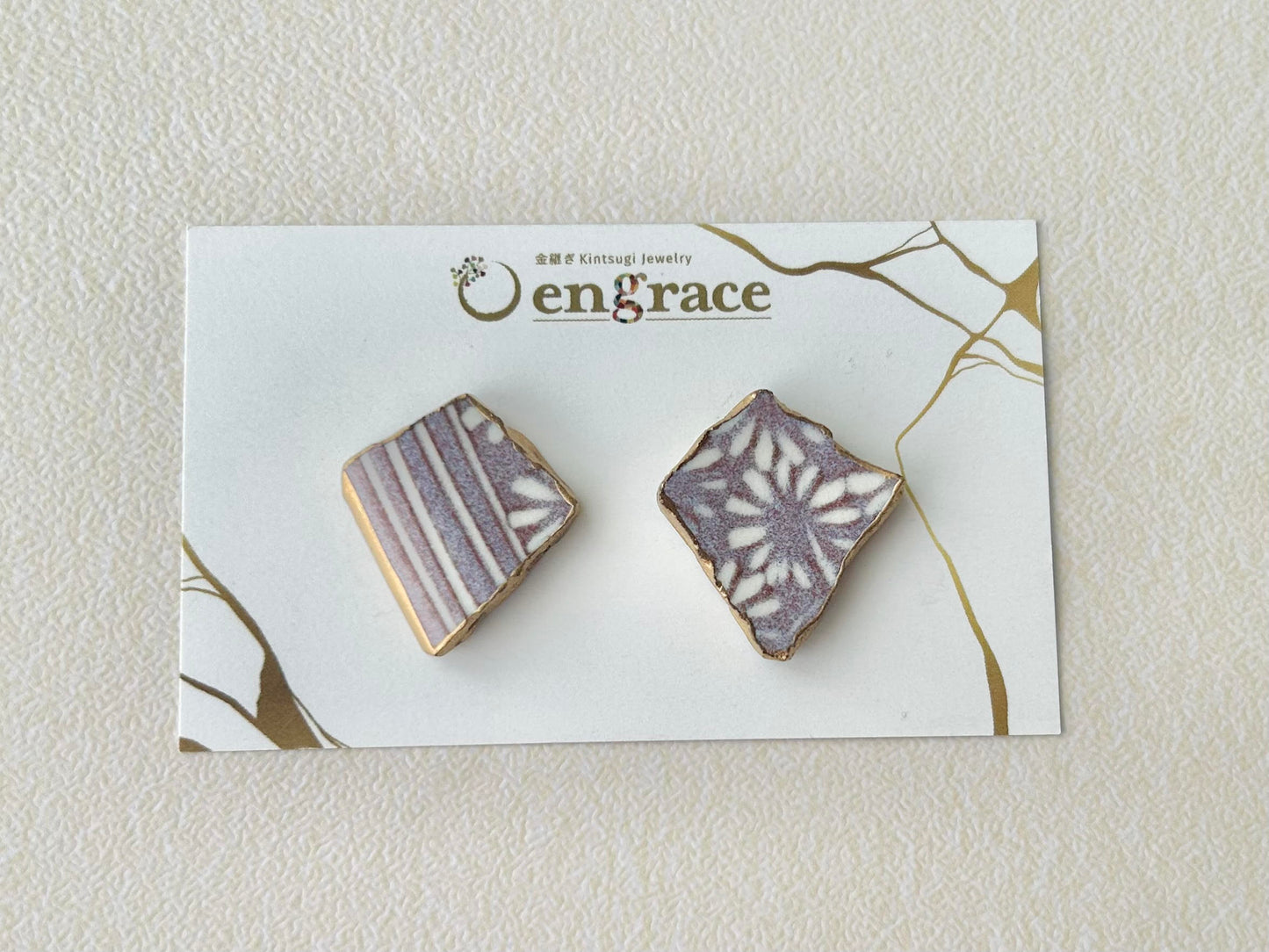 Imari Ware Kintsugi Titanium Earrings Gold Carnelian